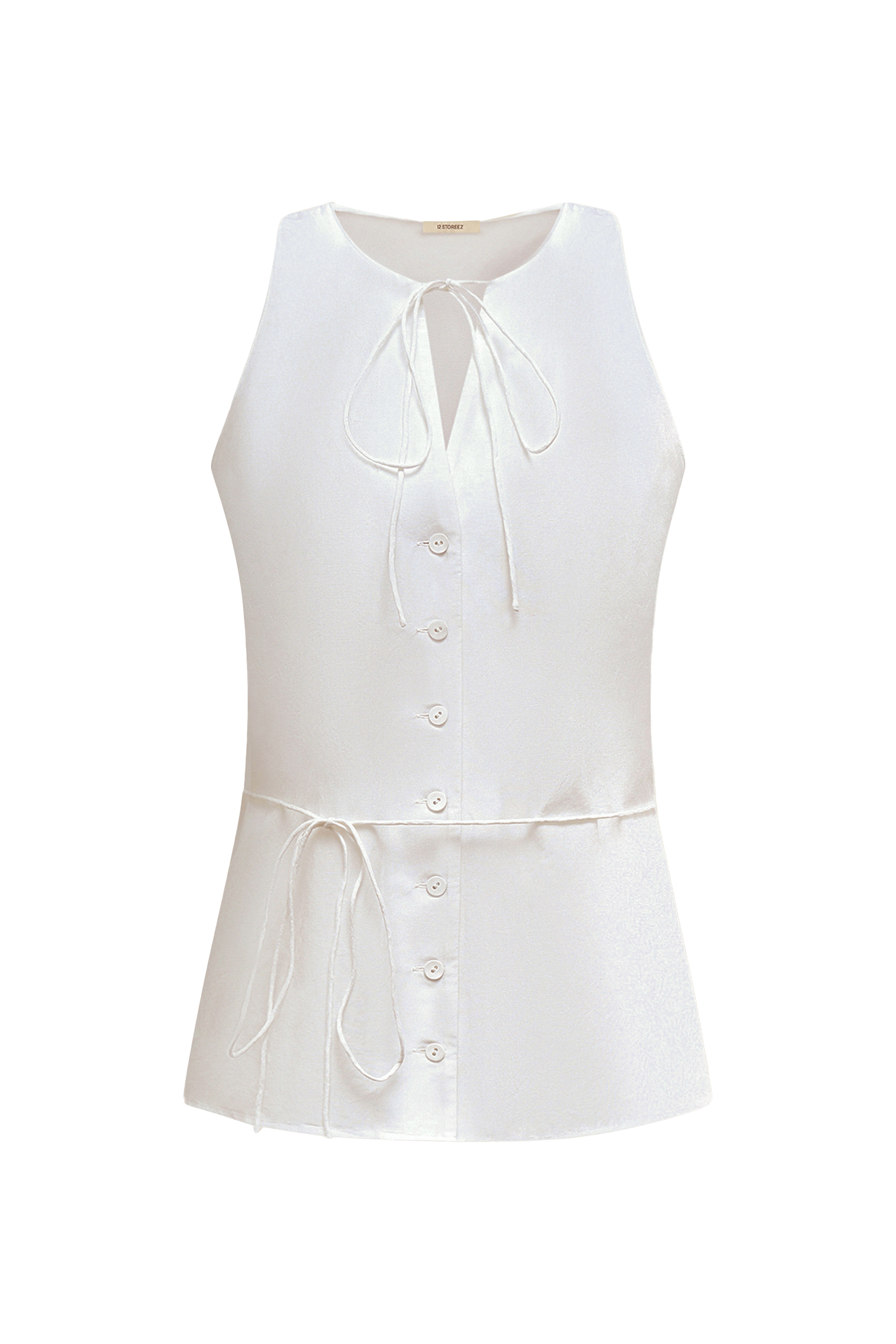 بلوزة بأزرار للإغلاق وحزام