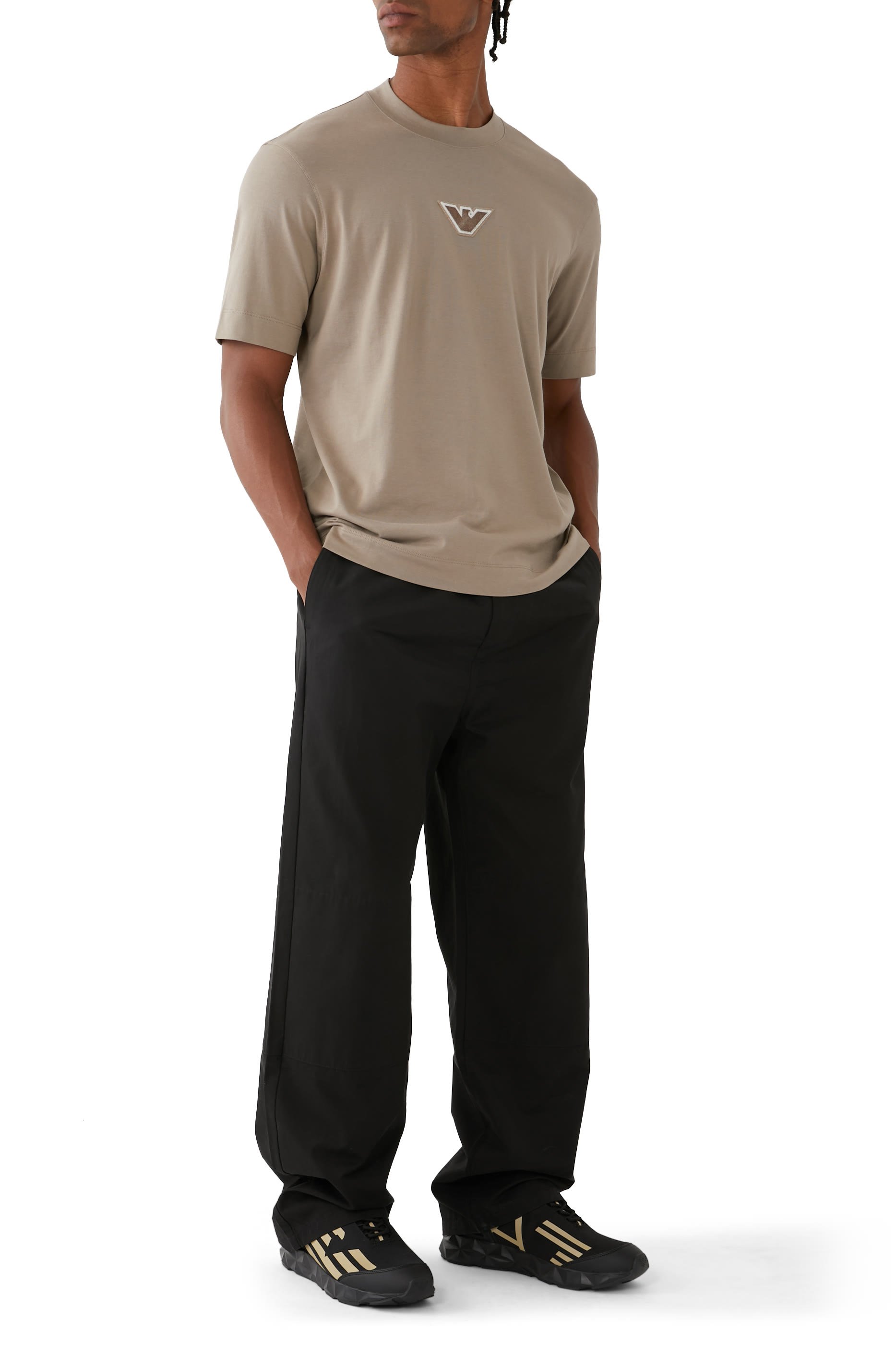 سنيكرز ألتيميت سي 2 كومبات بشعار الماركة