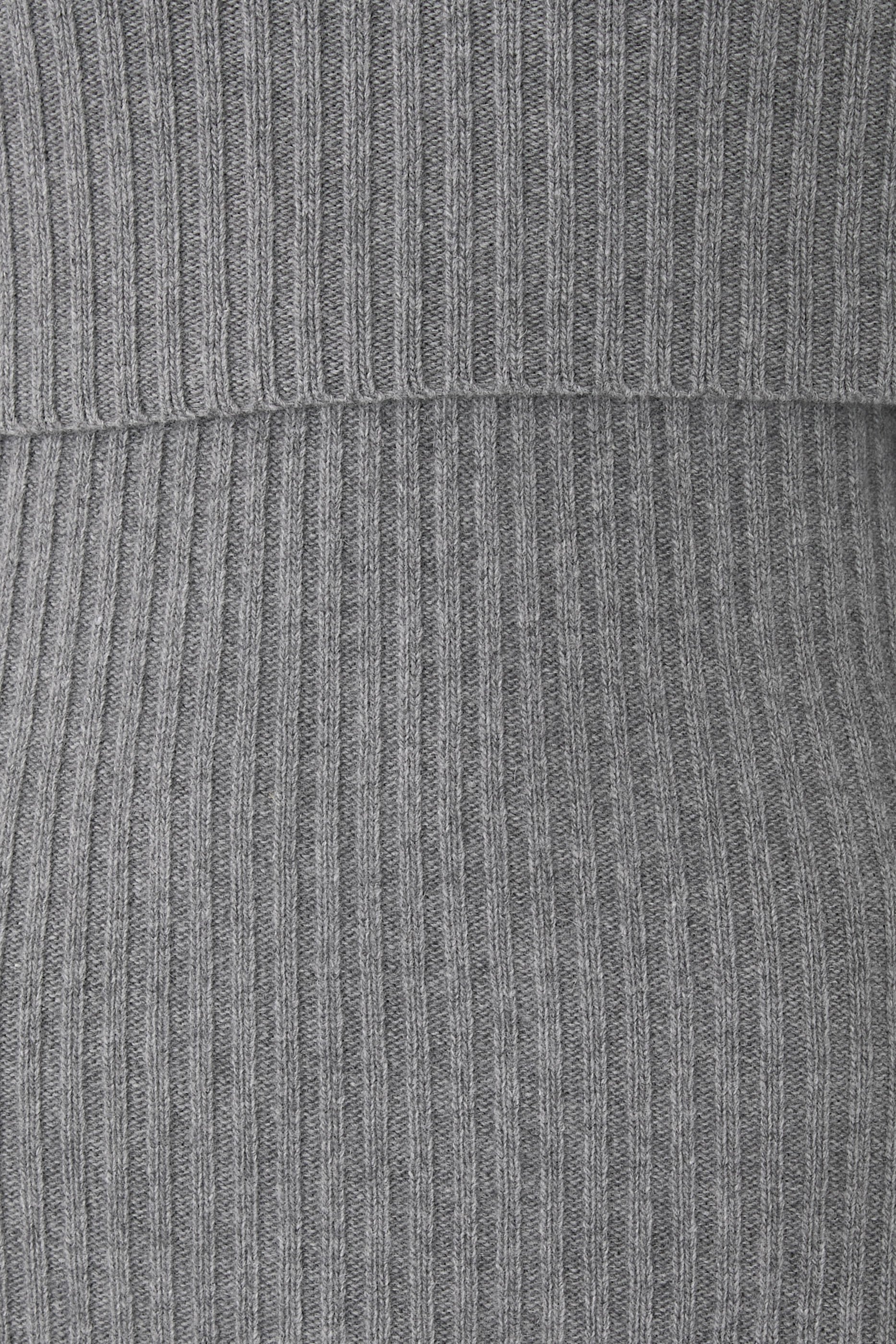 فستان بأكتاف مكشوفة قماش مضلع