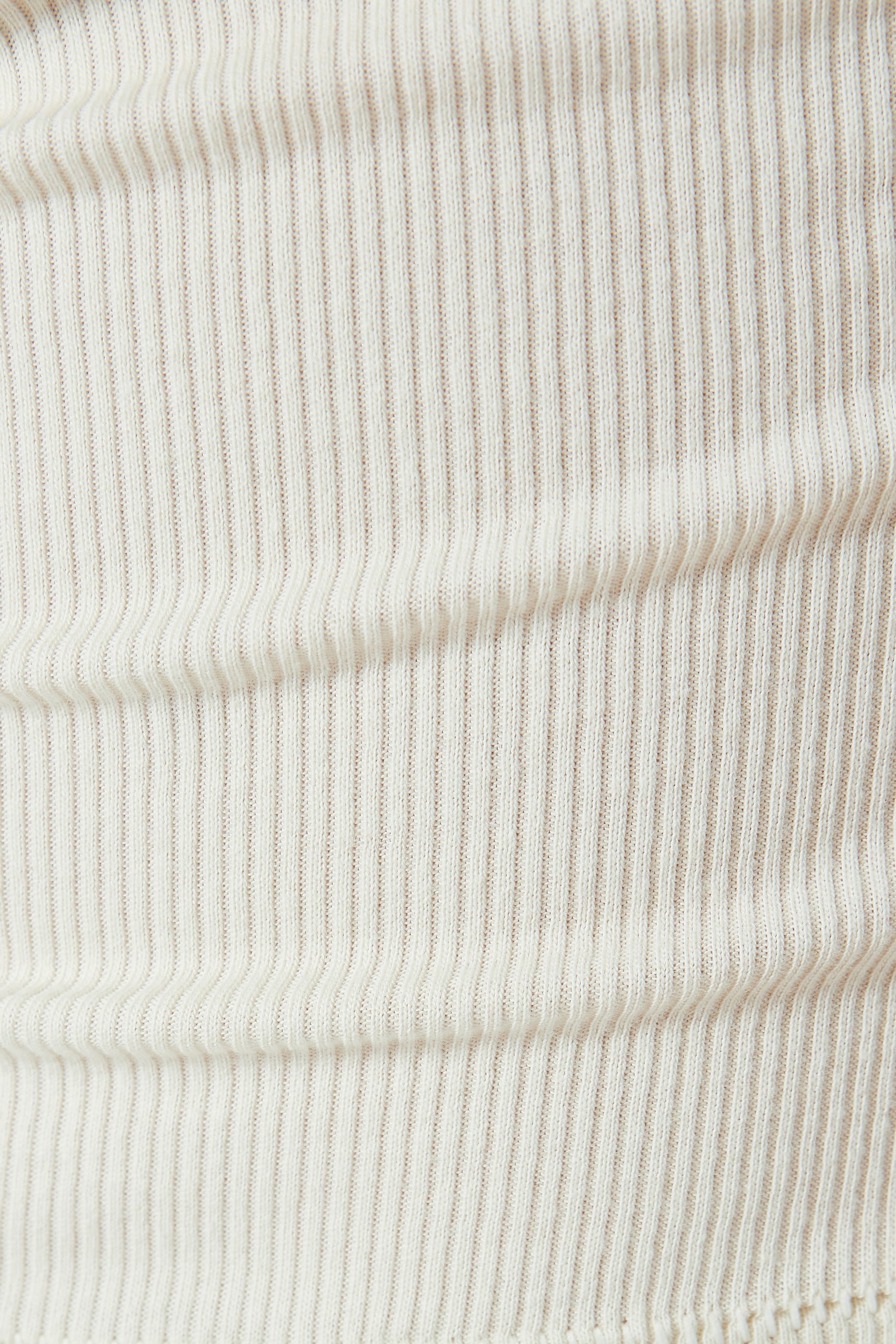 بلوزة بلا أكمام مضلعة قطن