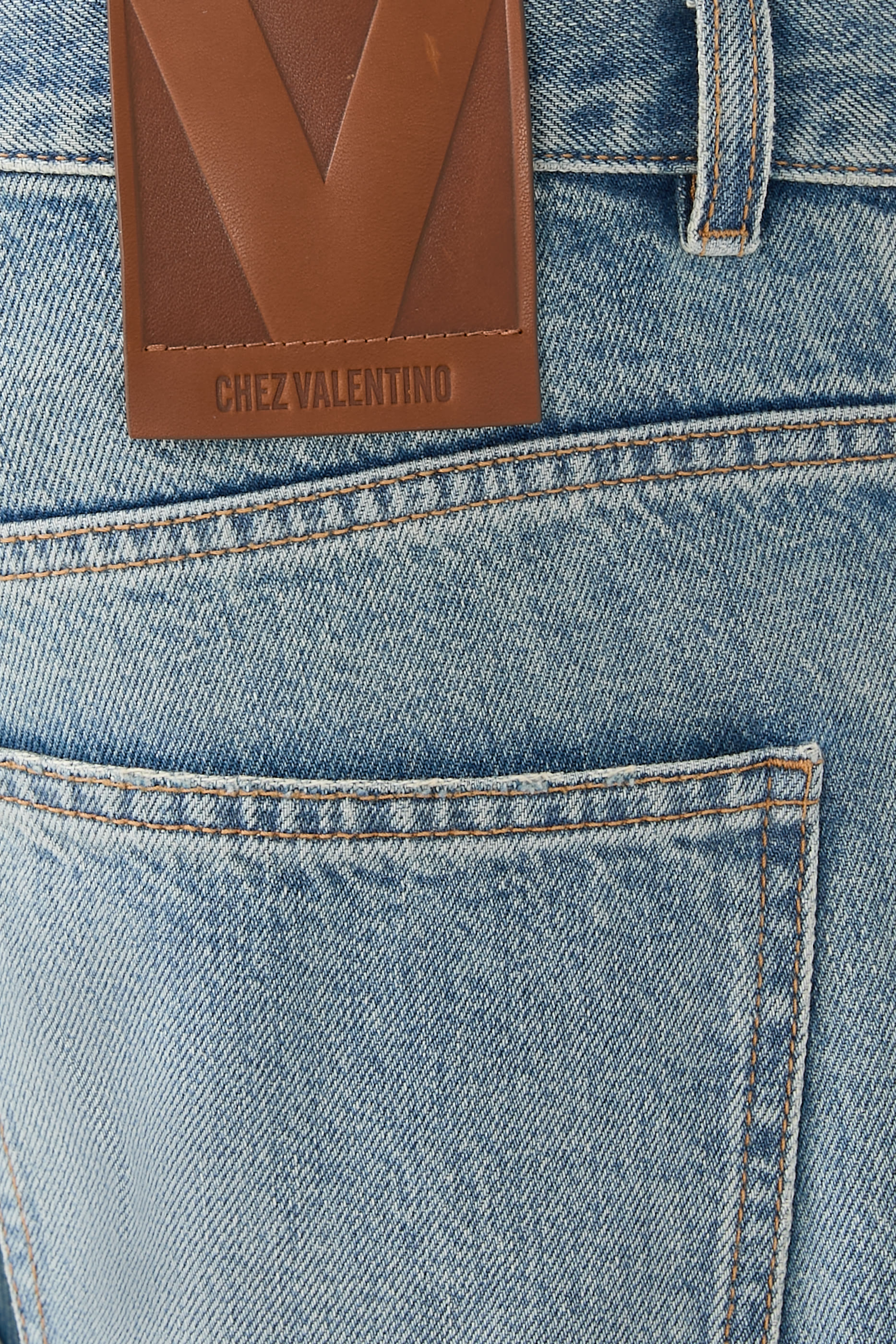 شورت دنيم بحافة جاكار