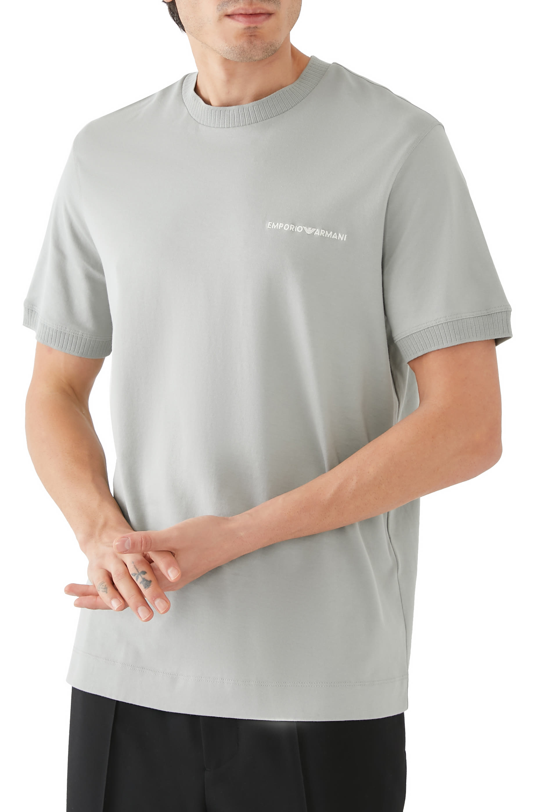 تيشيرت بشعار الماركة مضلع