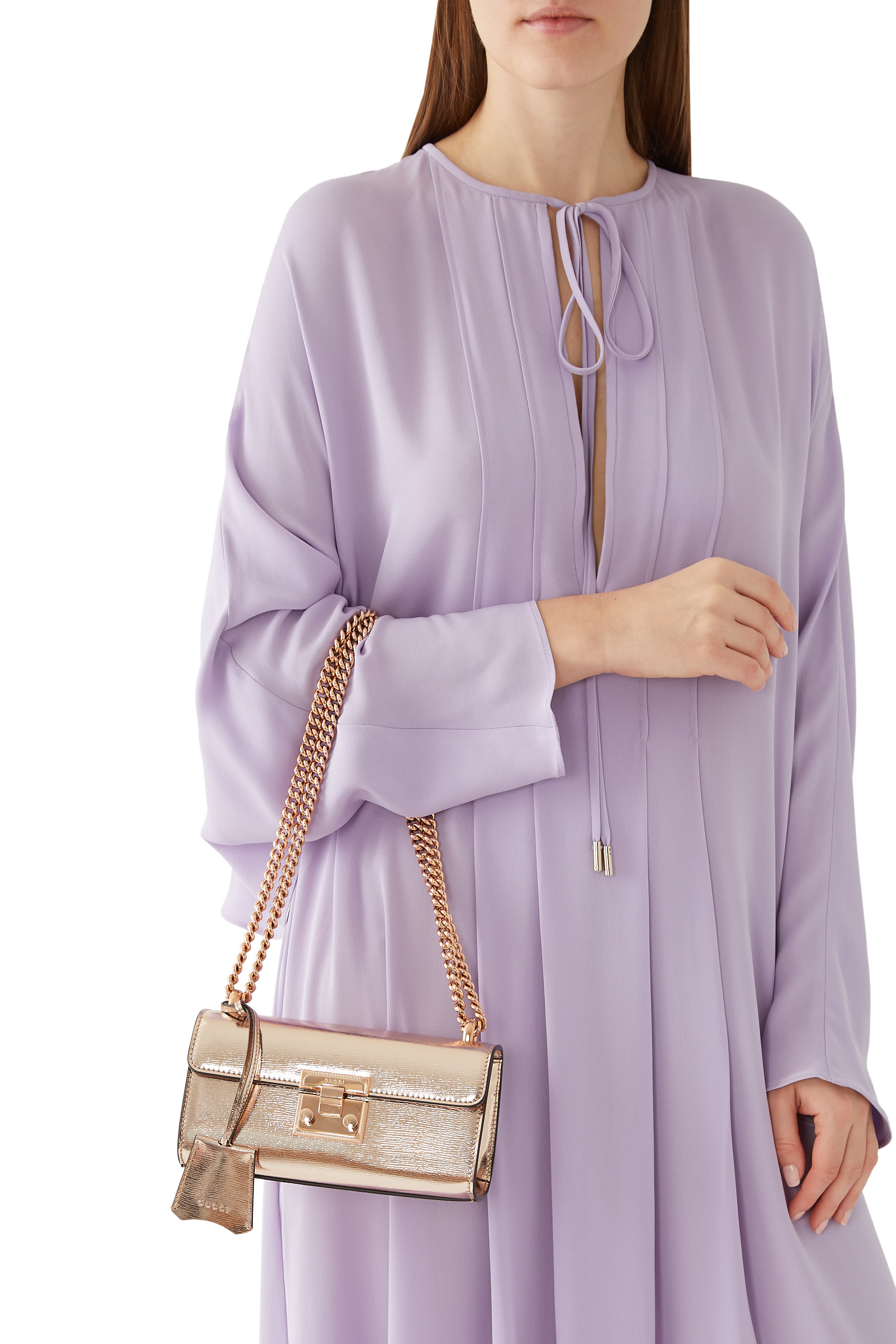 حقيبة كتف صغيرة بقفل