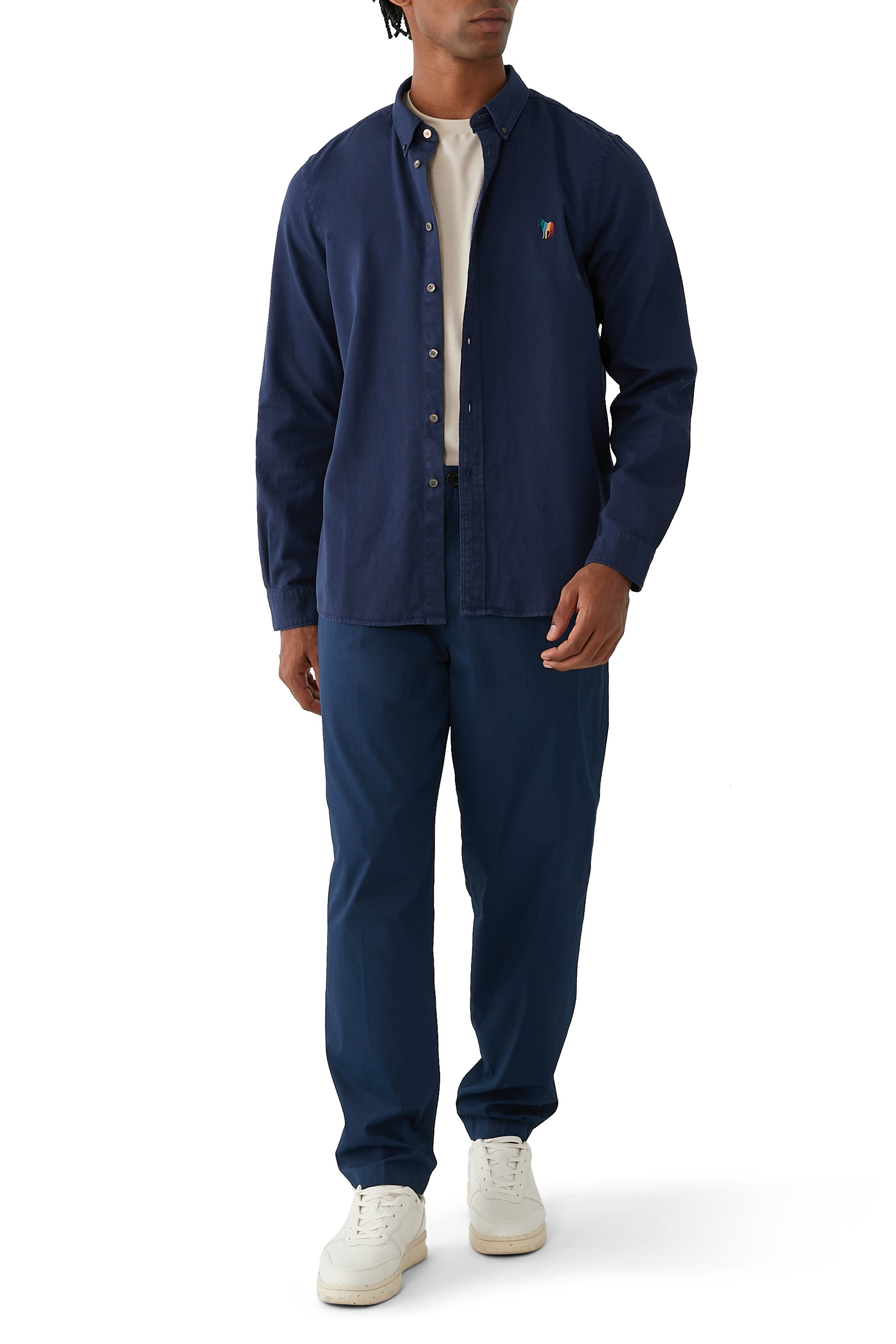 بنطال بقصة ساق تضيق بإتجاه الأسفل