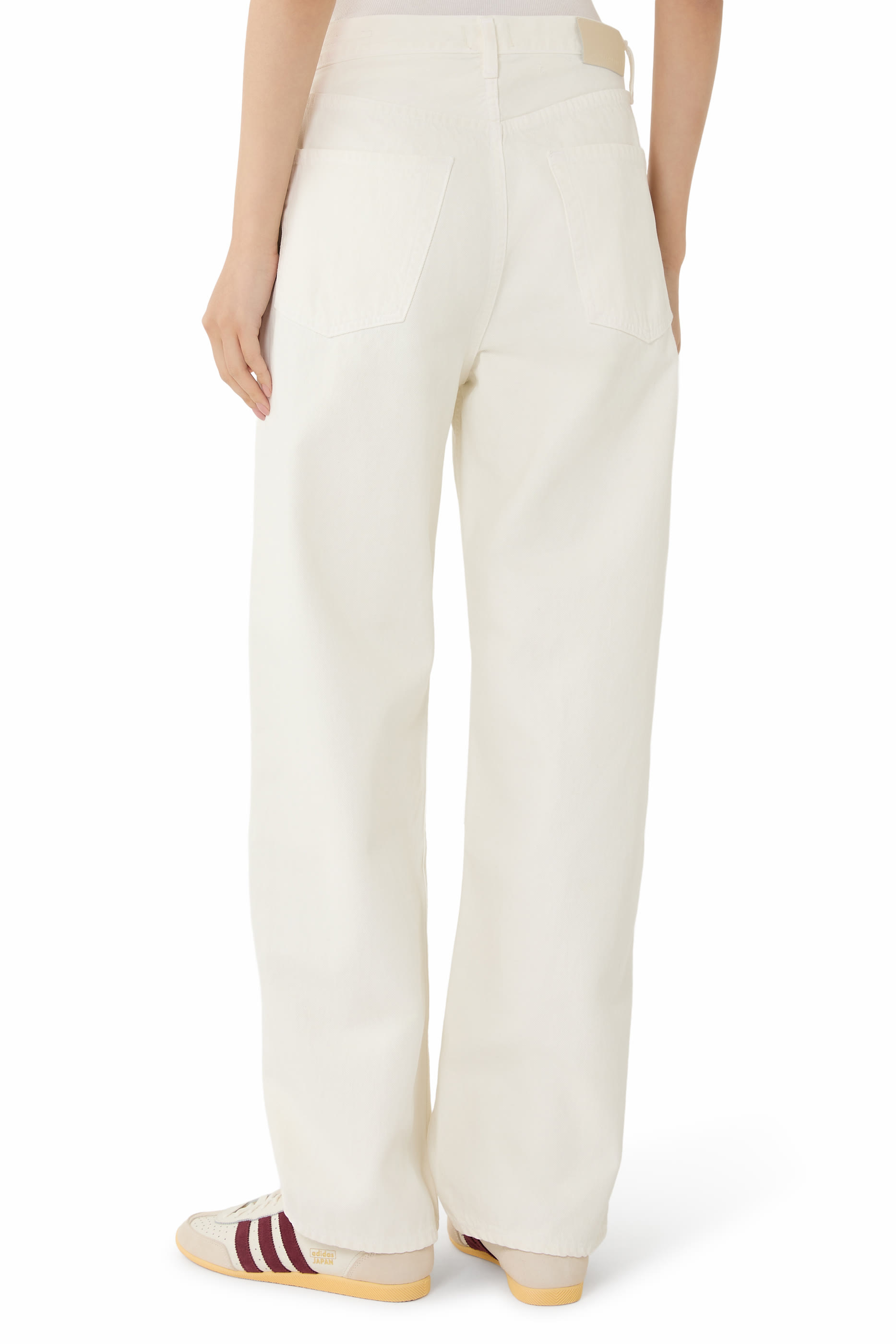 بنطال جينز أيلا بقصة فضفاضة