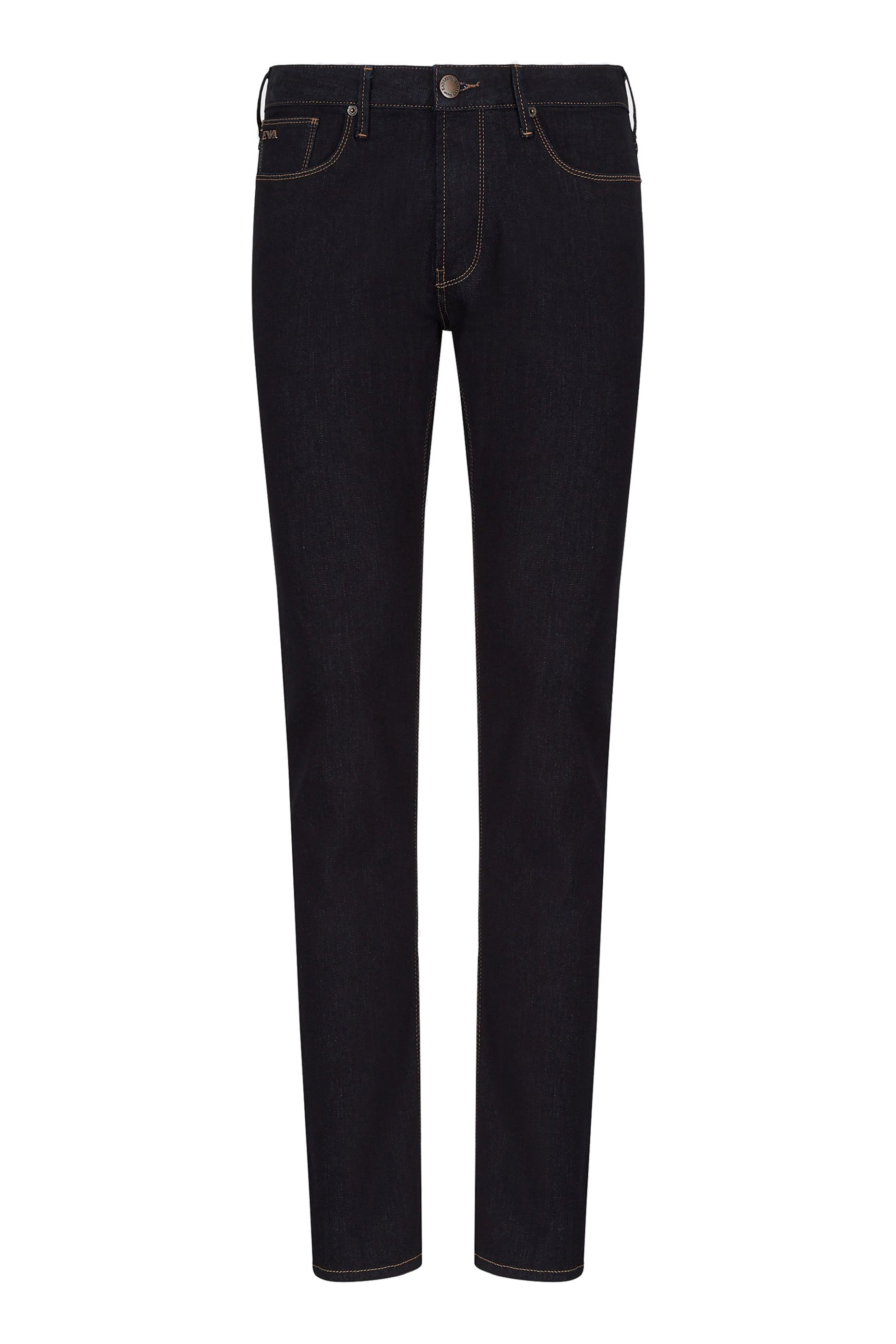 بنطال جينز بقصة ضيقة