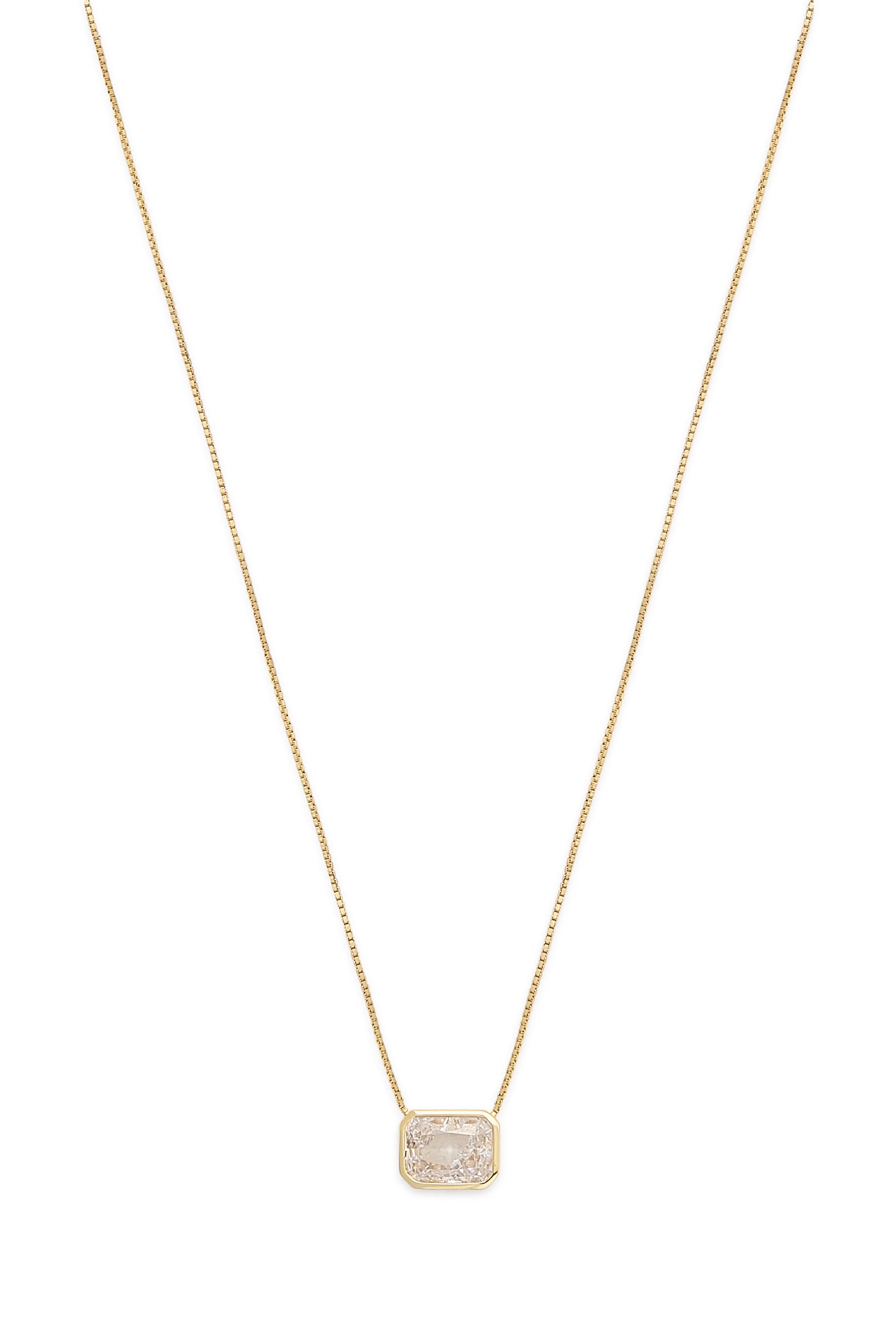 قلادة باغيت مرصعة بالزمرد