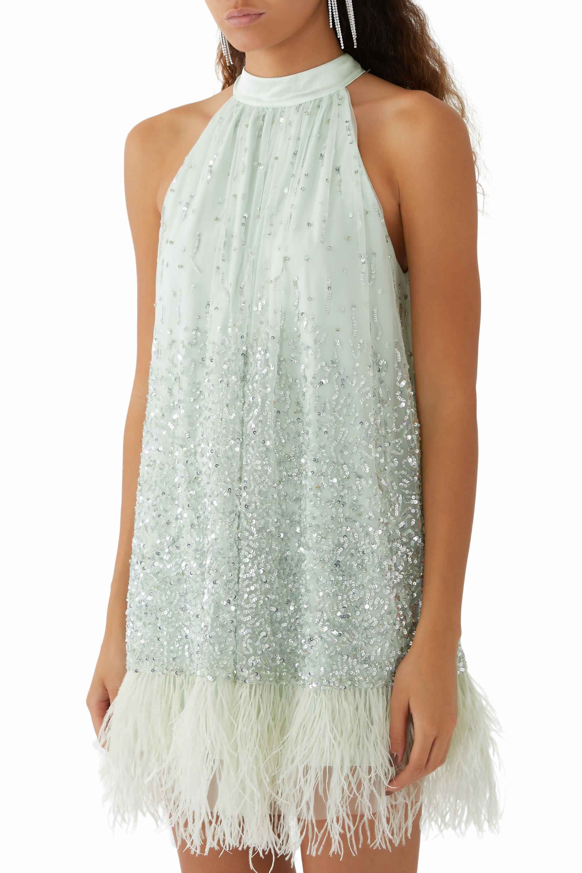 فستان إيرنا قصير مزين بالريش