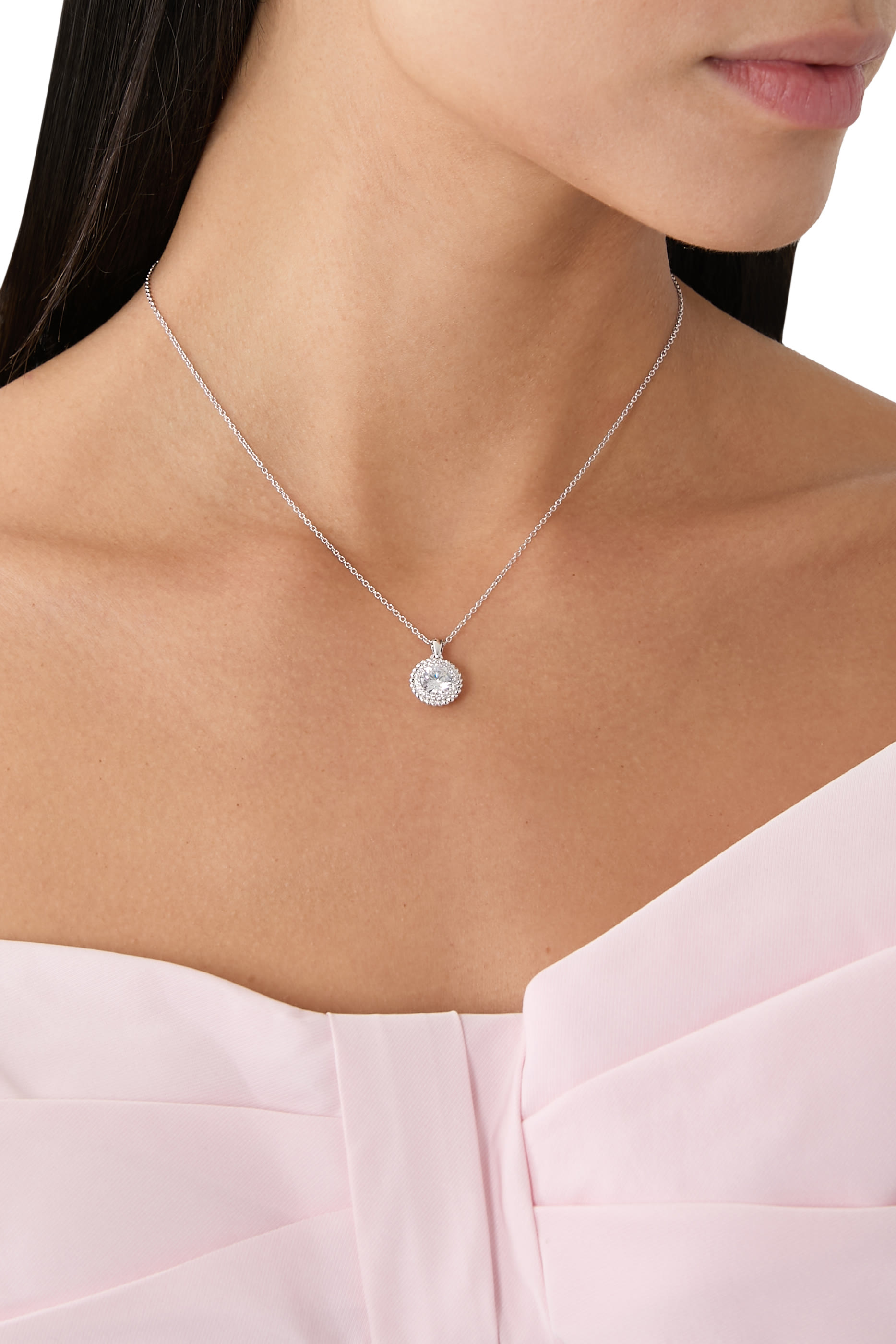 قلادة بحلية مستديرة مرصعة بأحجار زركونيا مكعبة، نحاس مطلي بالروديوم