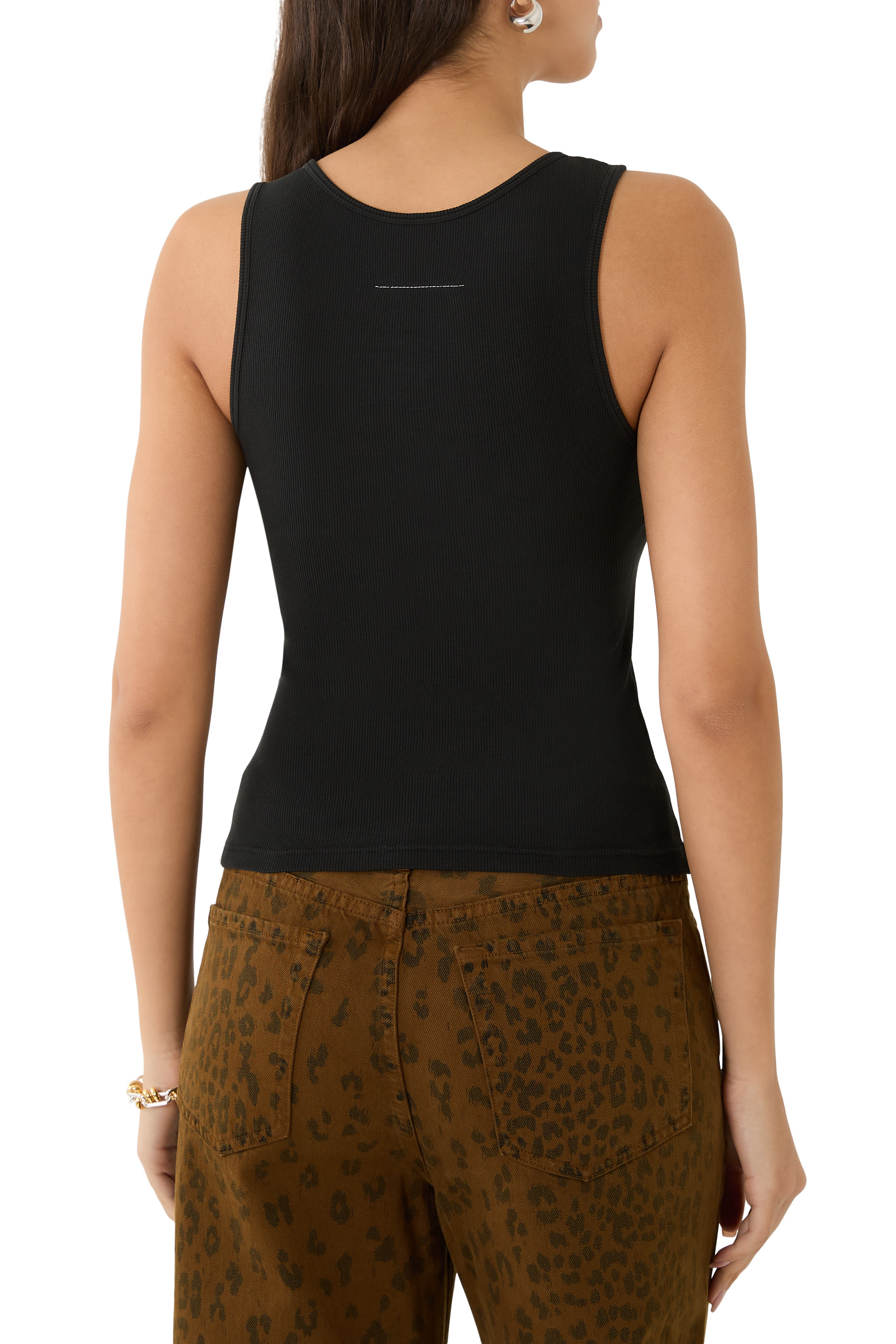 بلوزة مضلعة بلا أكمام