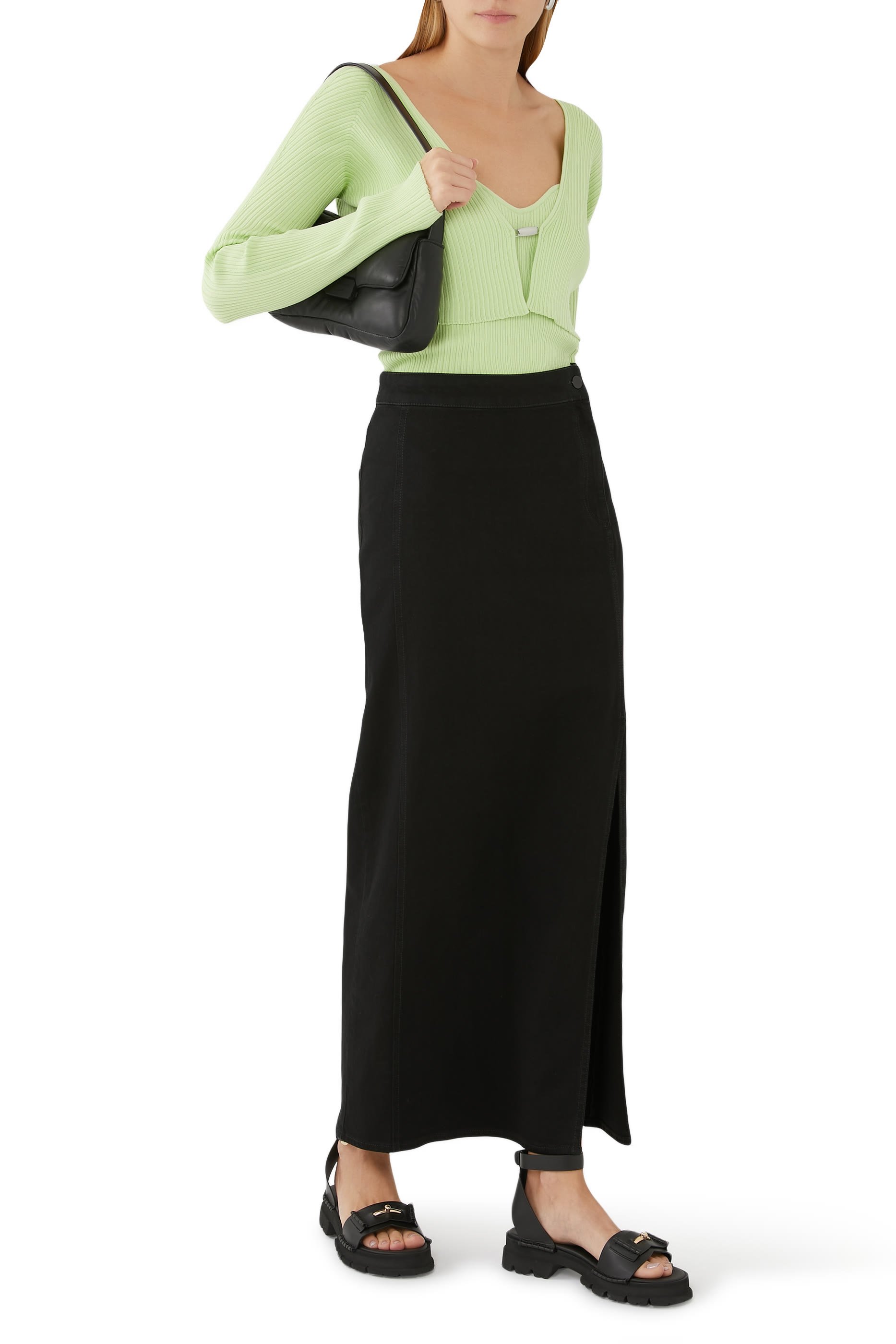 تنورة دنيم بفتحة