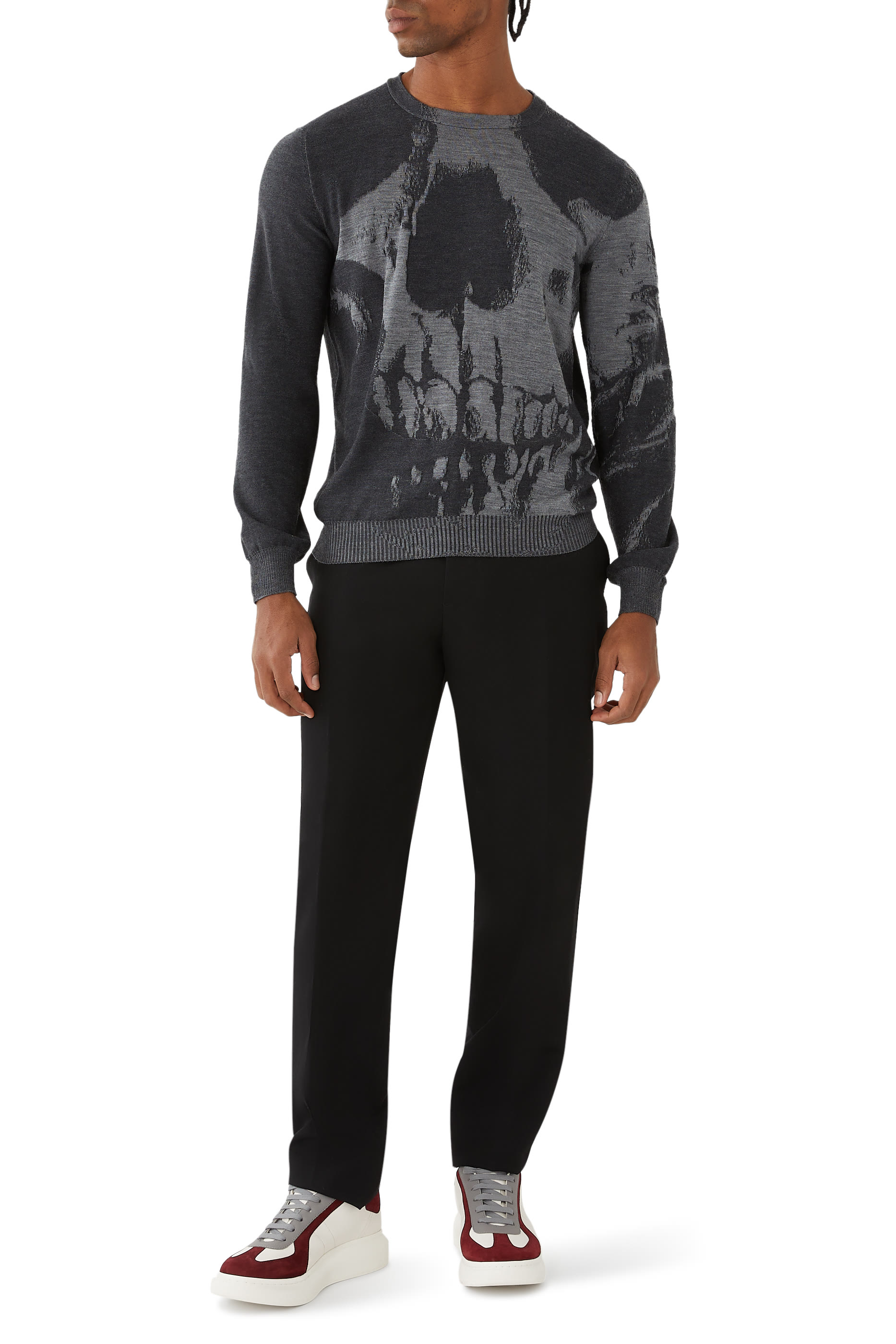 كنزة بطبعة جمجمة