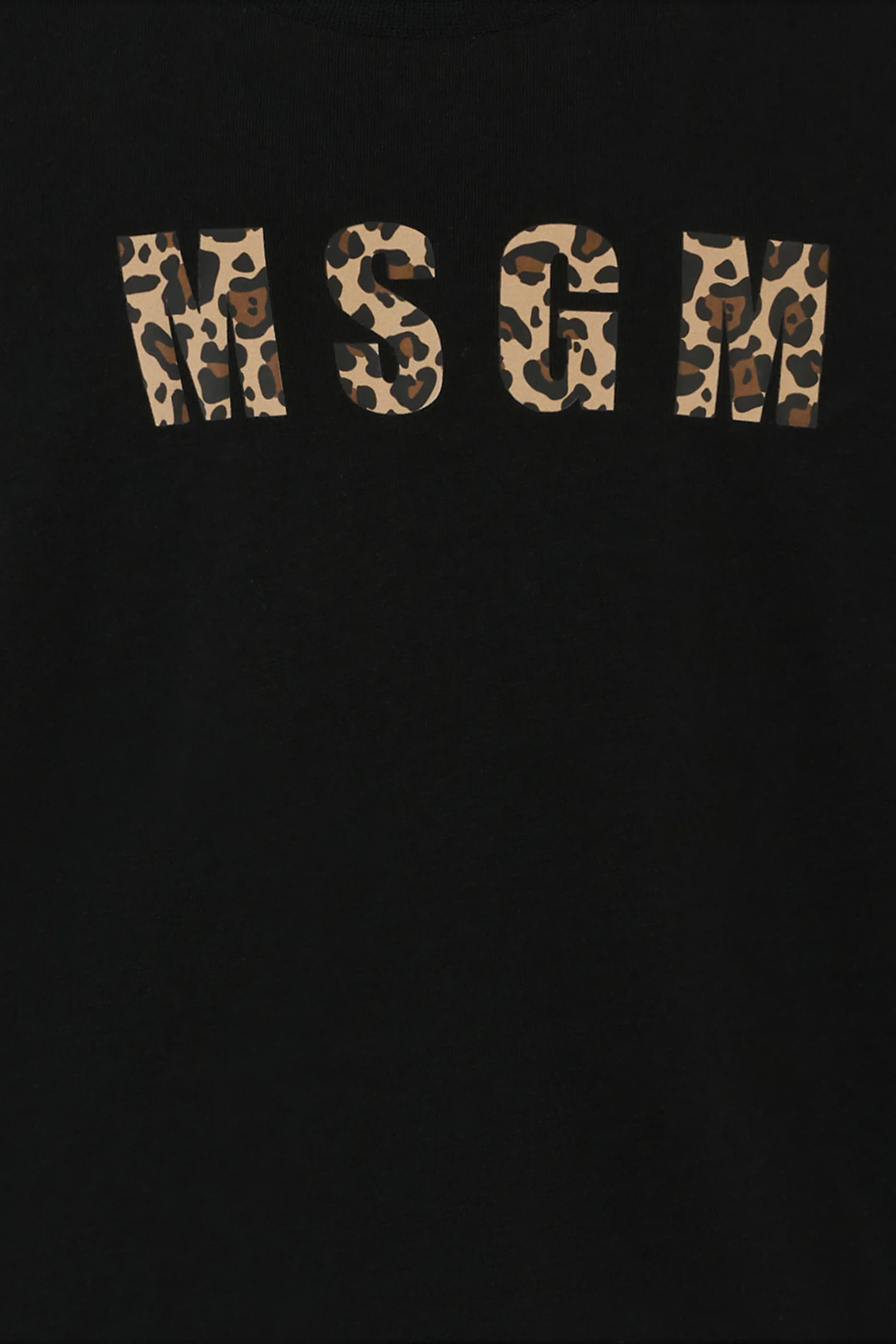 تيشيرت بقصة مربعة بشعار الماركة للأطفال