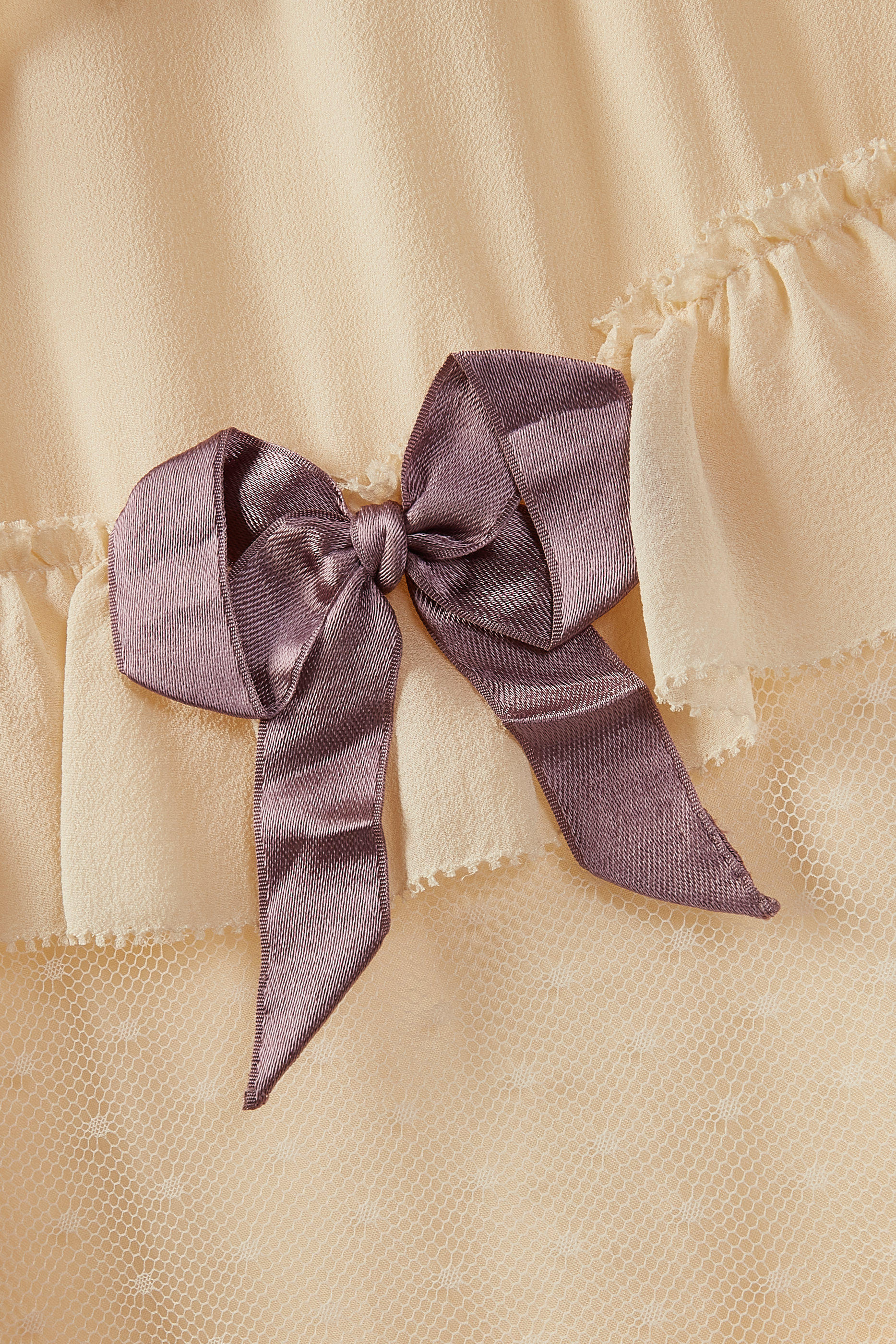 فستان بطبقات ورقعة على شكل عقدة 