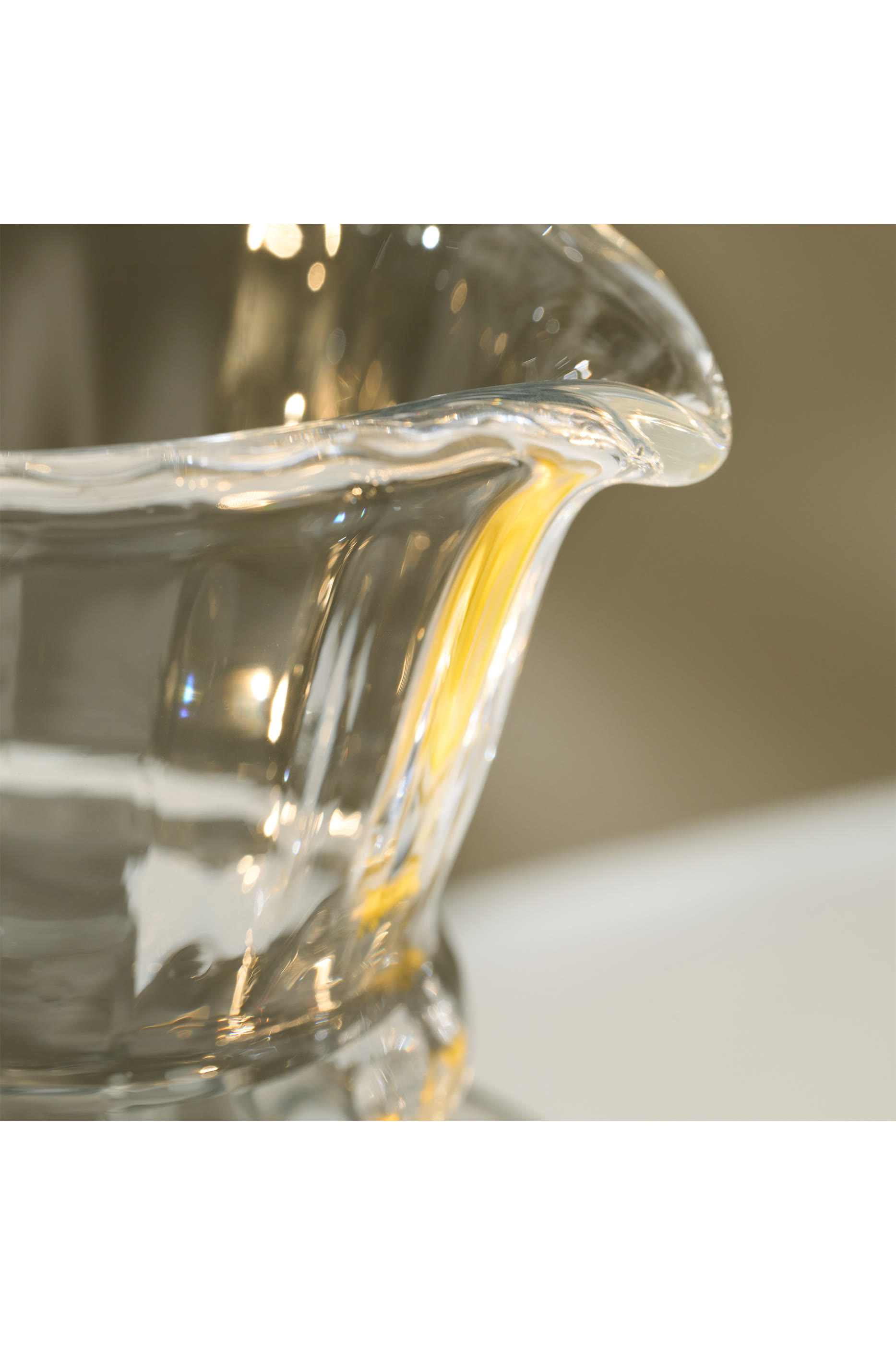 إبريق أبسلي أوبتك بتصميم دائري