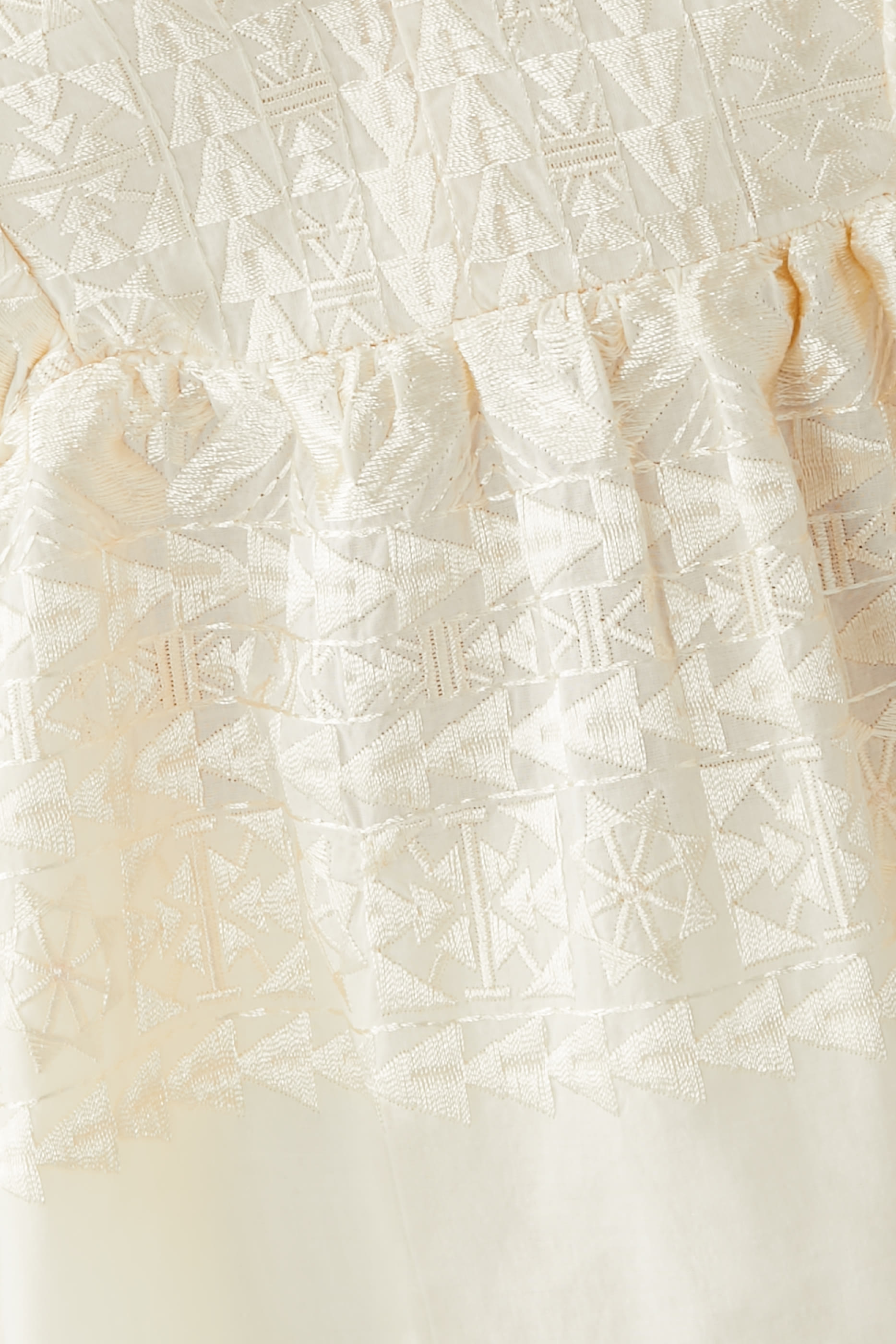 بلوزة بأكمام طويلة