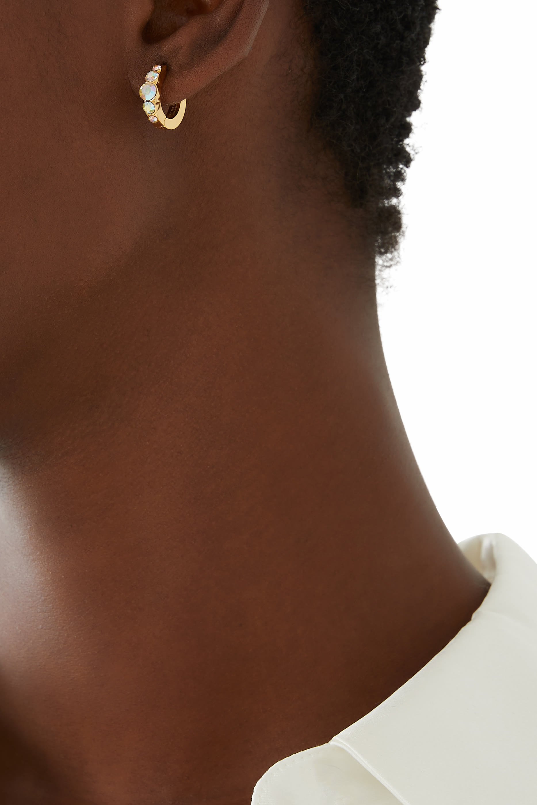 أقراط هاجي دائرية مرصعة بأحجار كريمة