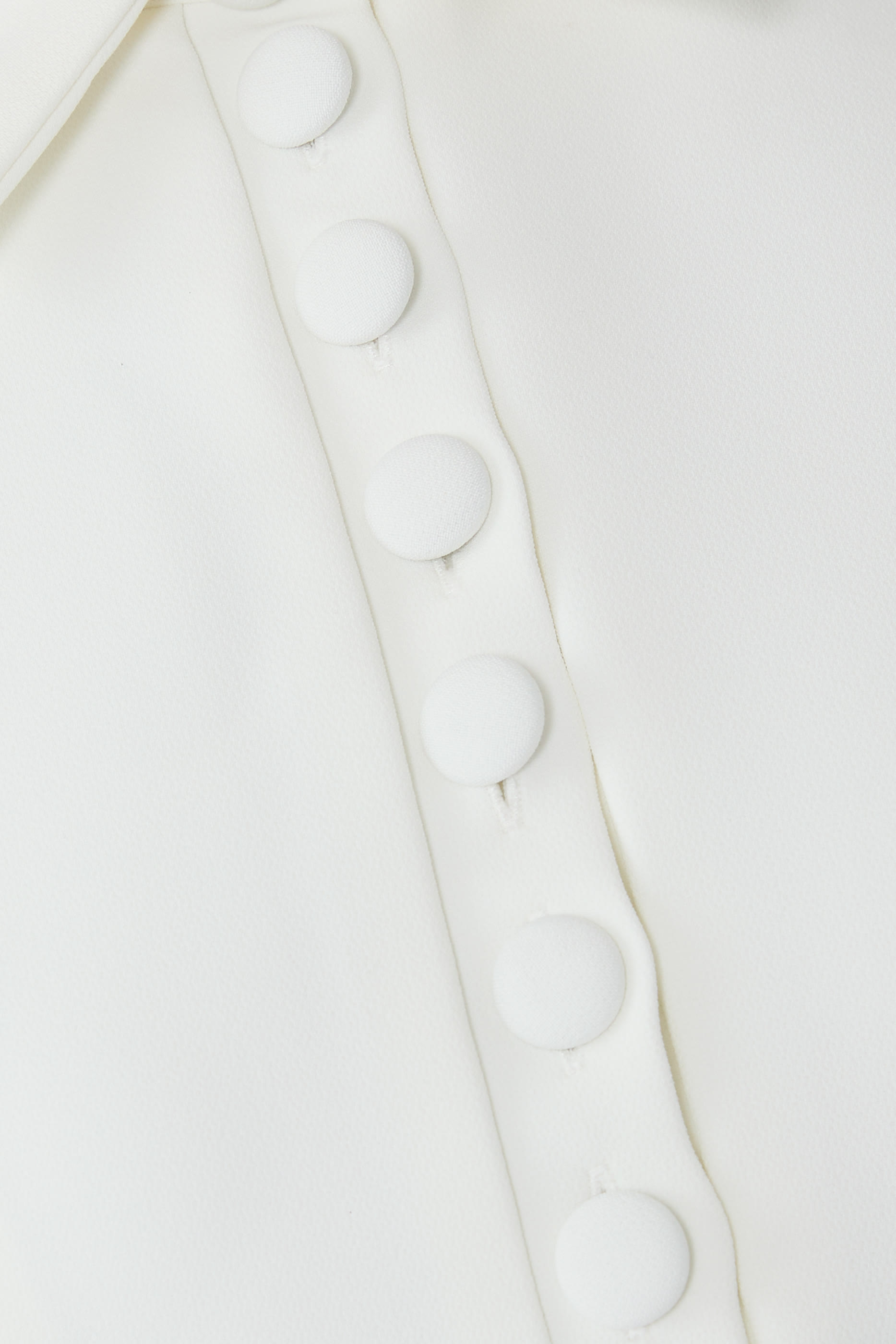 فستان قصير التميت ميوز بياقة وتنورة واسعة