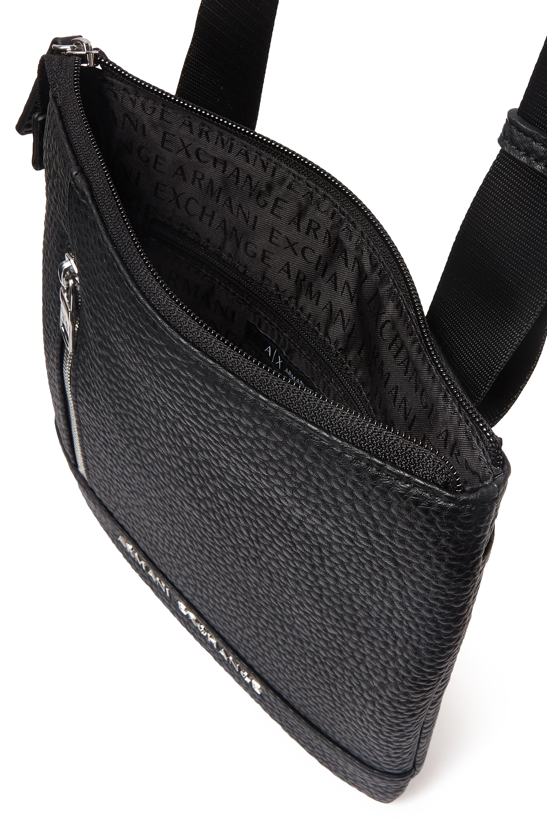 حقيبة كروس كابري بشعار الماركة