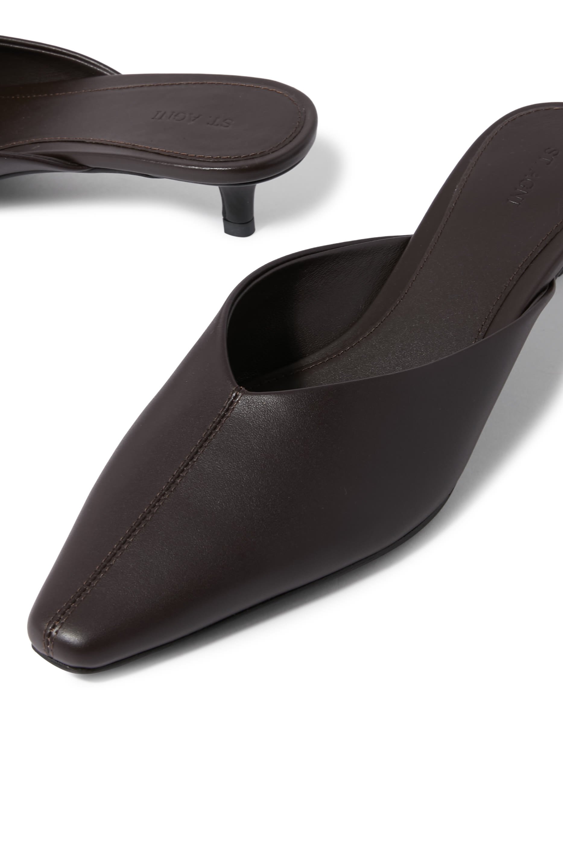 حذاء 45 مفتوح من الخلف بمقدمة مدببة