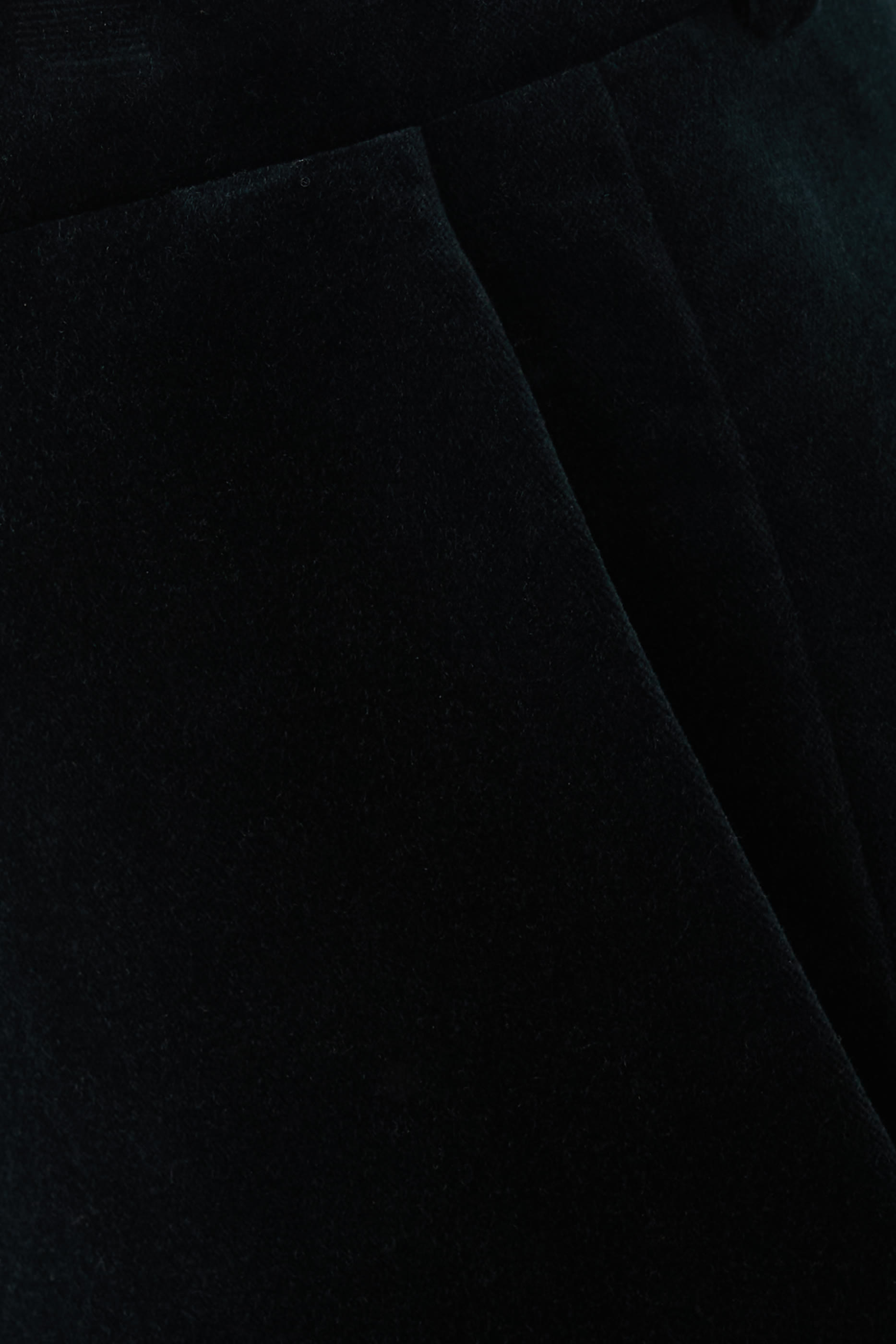 بنطال بقصة ملاءمة للجسم بحافة واسعة