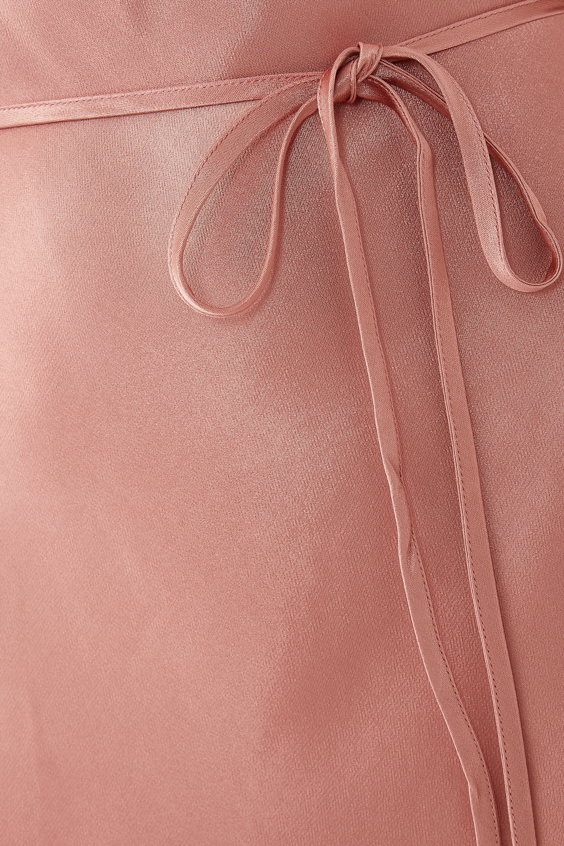 فستان لا لون متوسط الطول