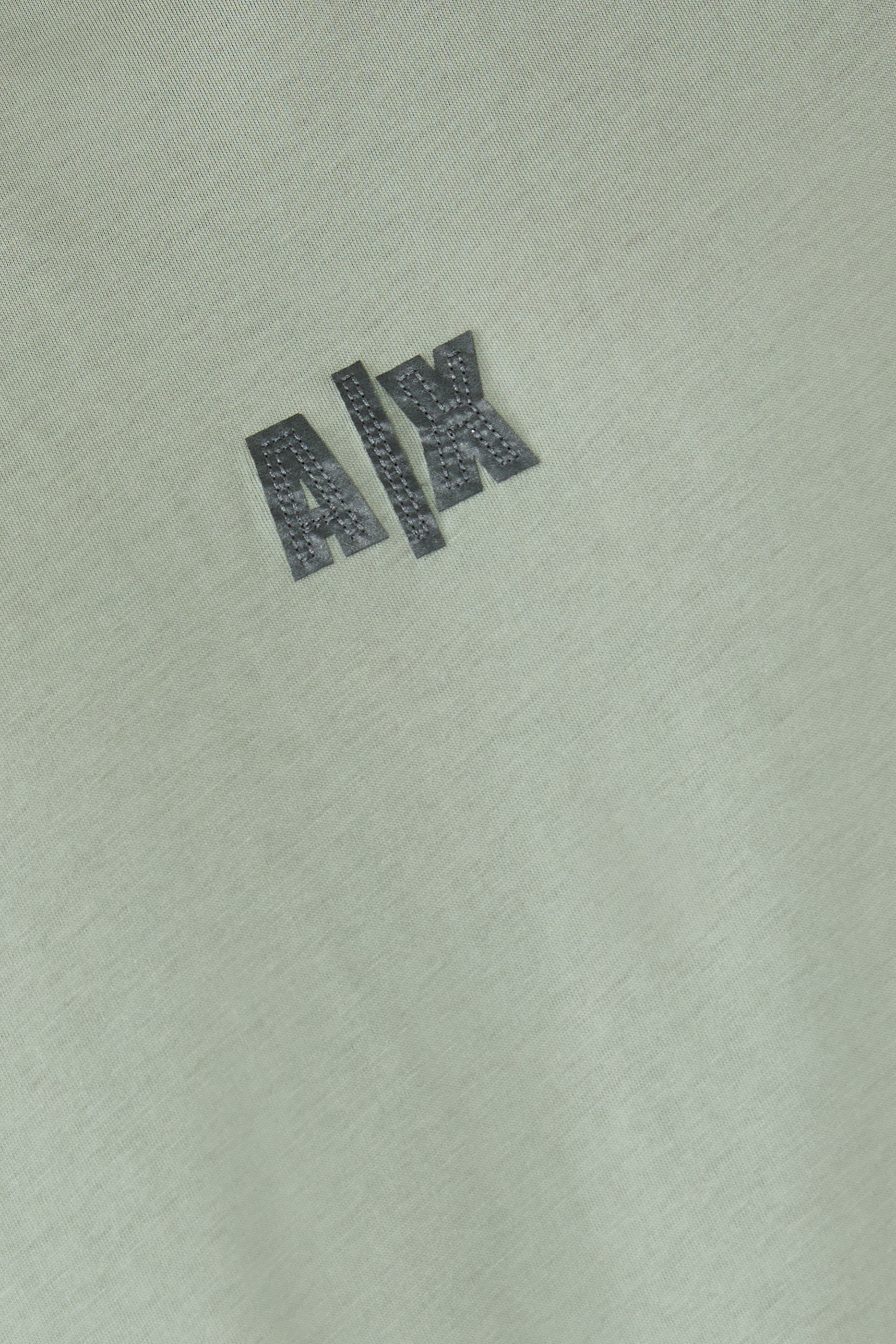 تيشيرت بشعار حرفي الماركة