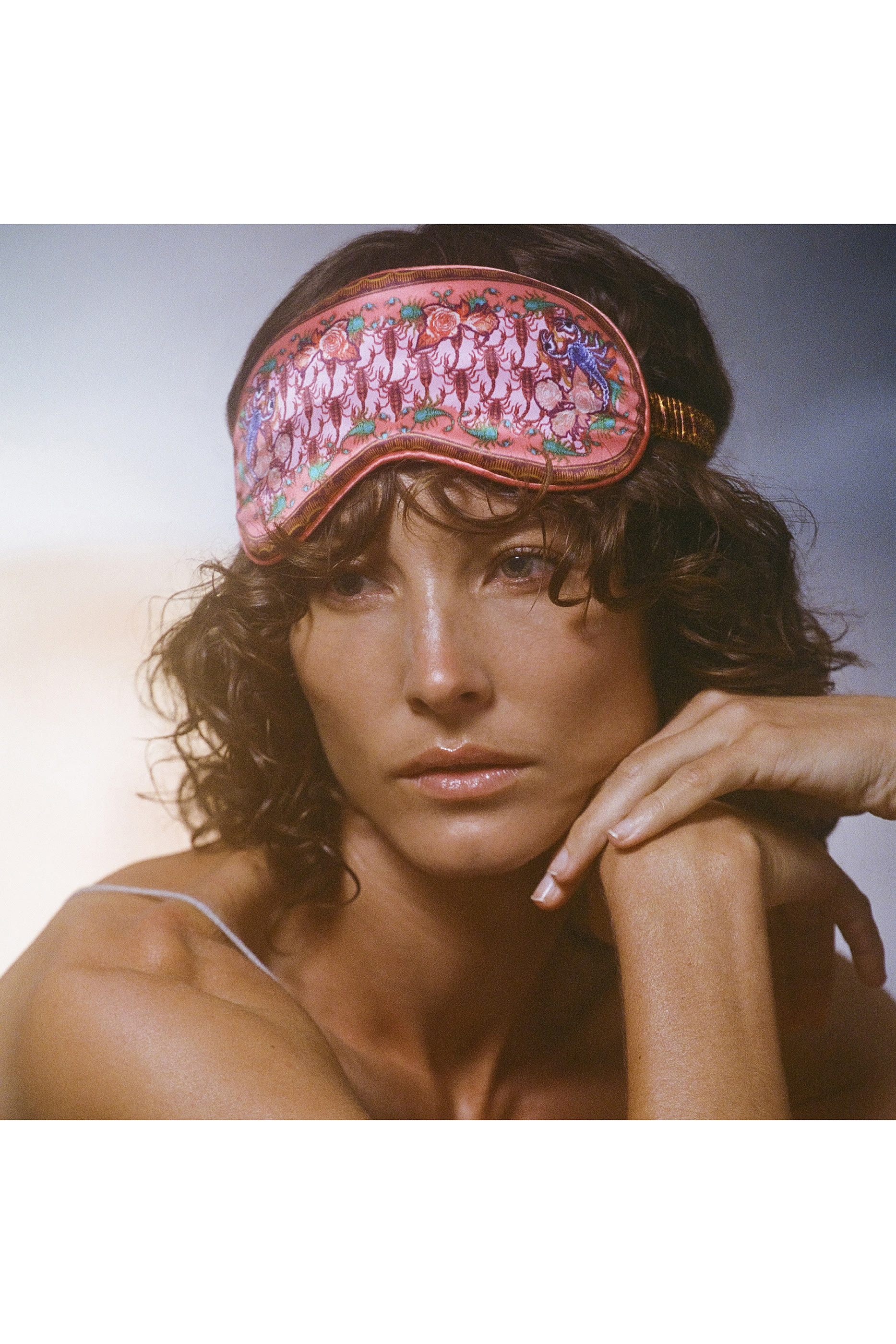 قناع نوم بنقشة برج العقرب