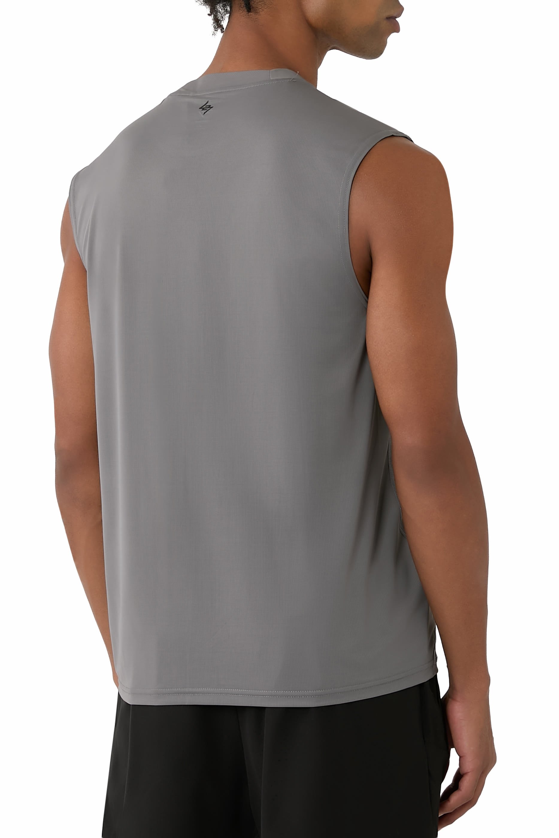 بلوزة ترايل 247 بلا أكمام 