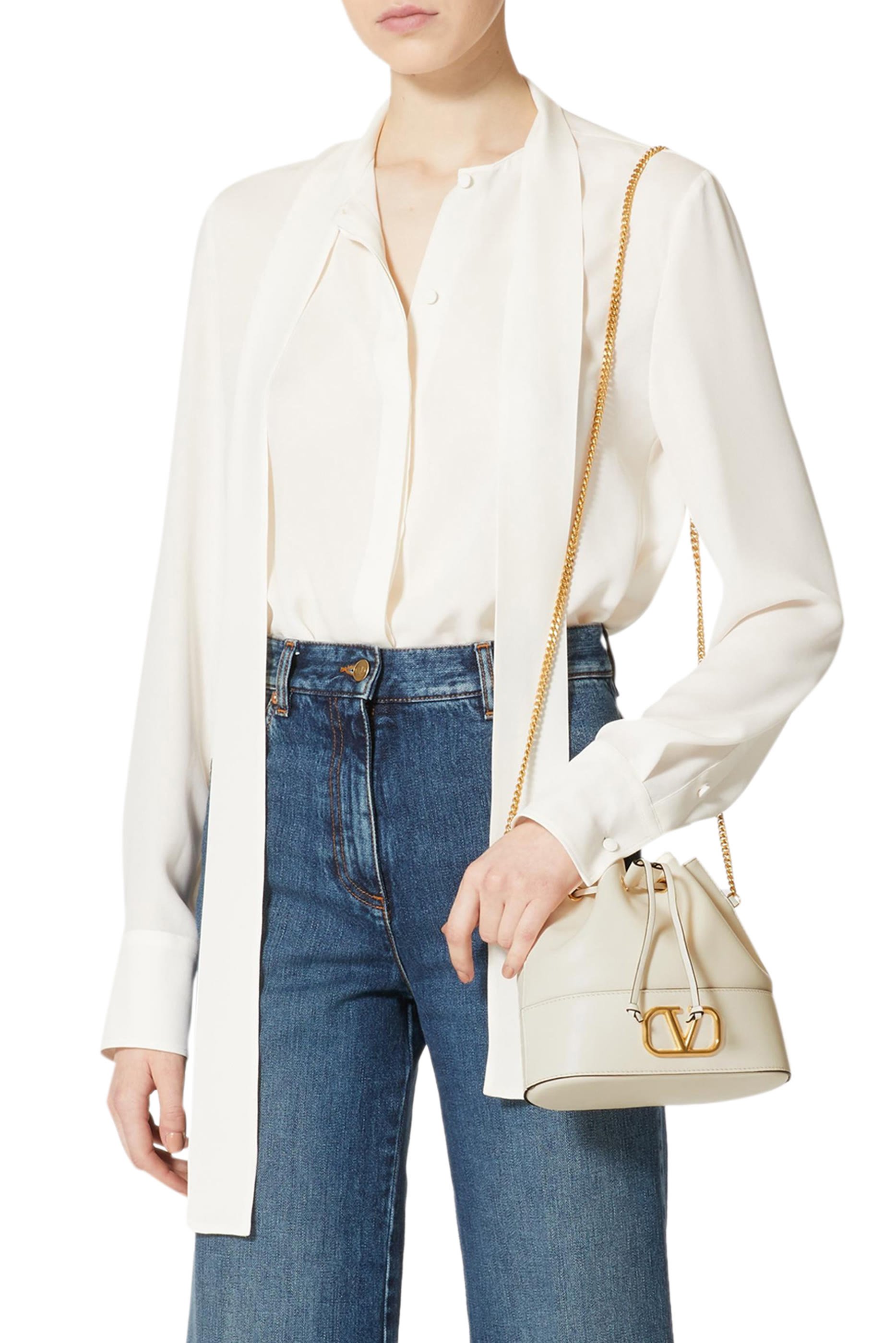 حقيبة باكيت بشعار الماركة