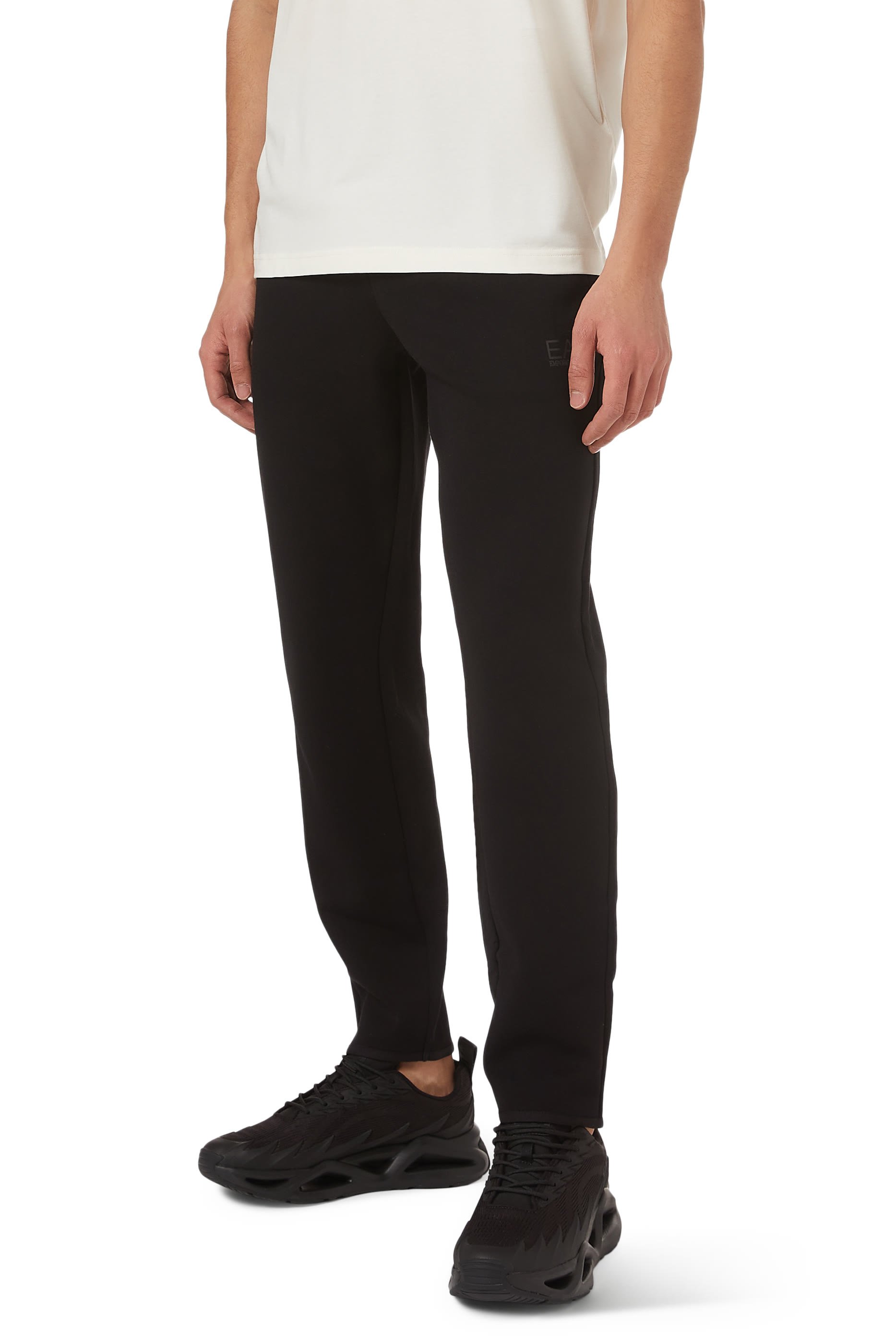 سنيكرز إنفينيتي بتصميم قفص وشعار الماركة