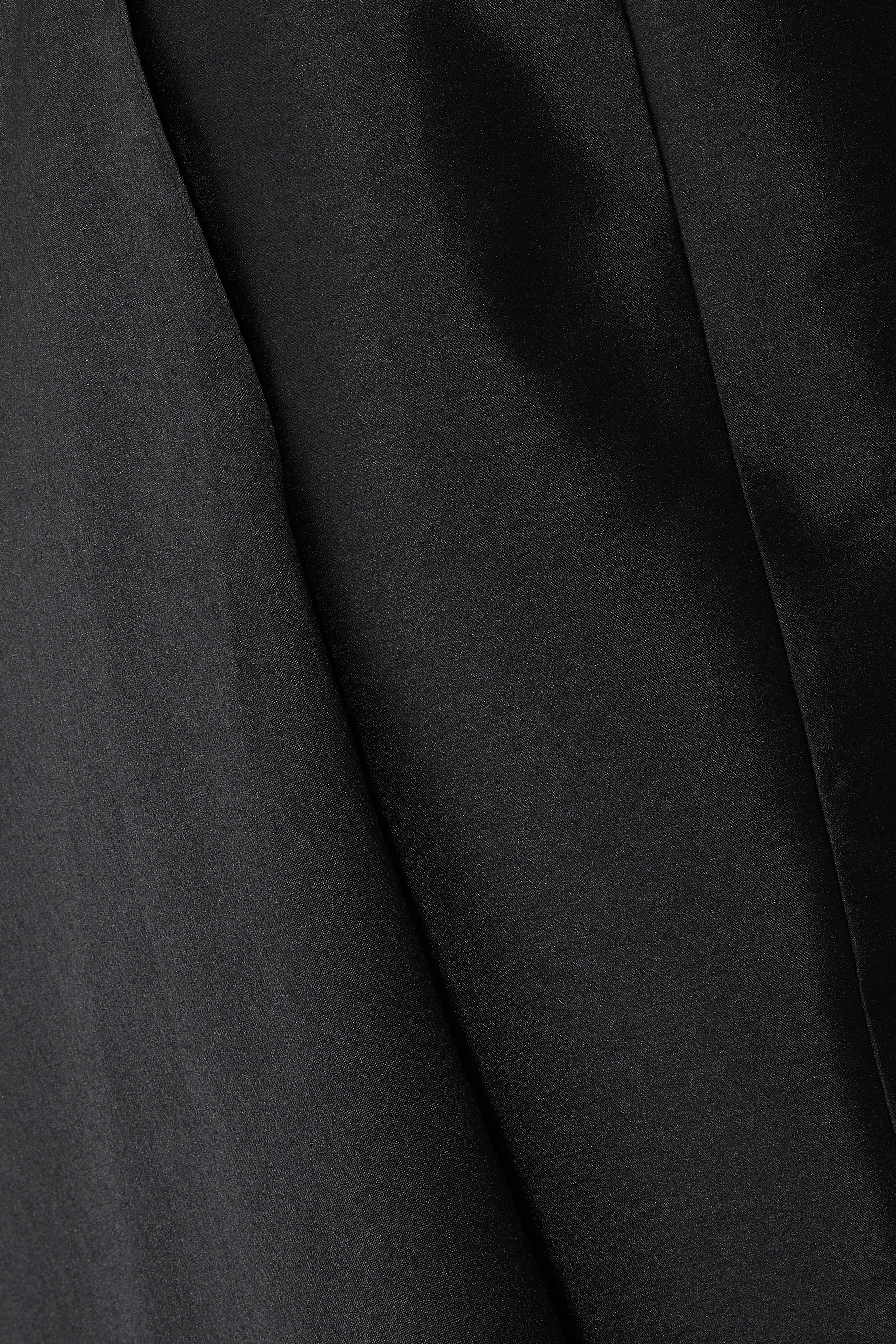 فستان بلا حمالات ستان