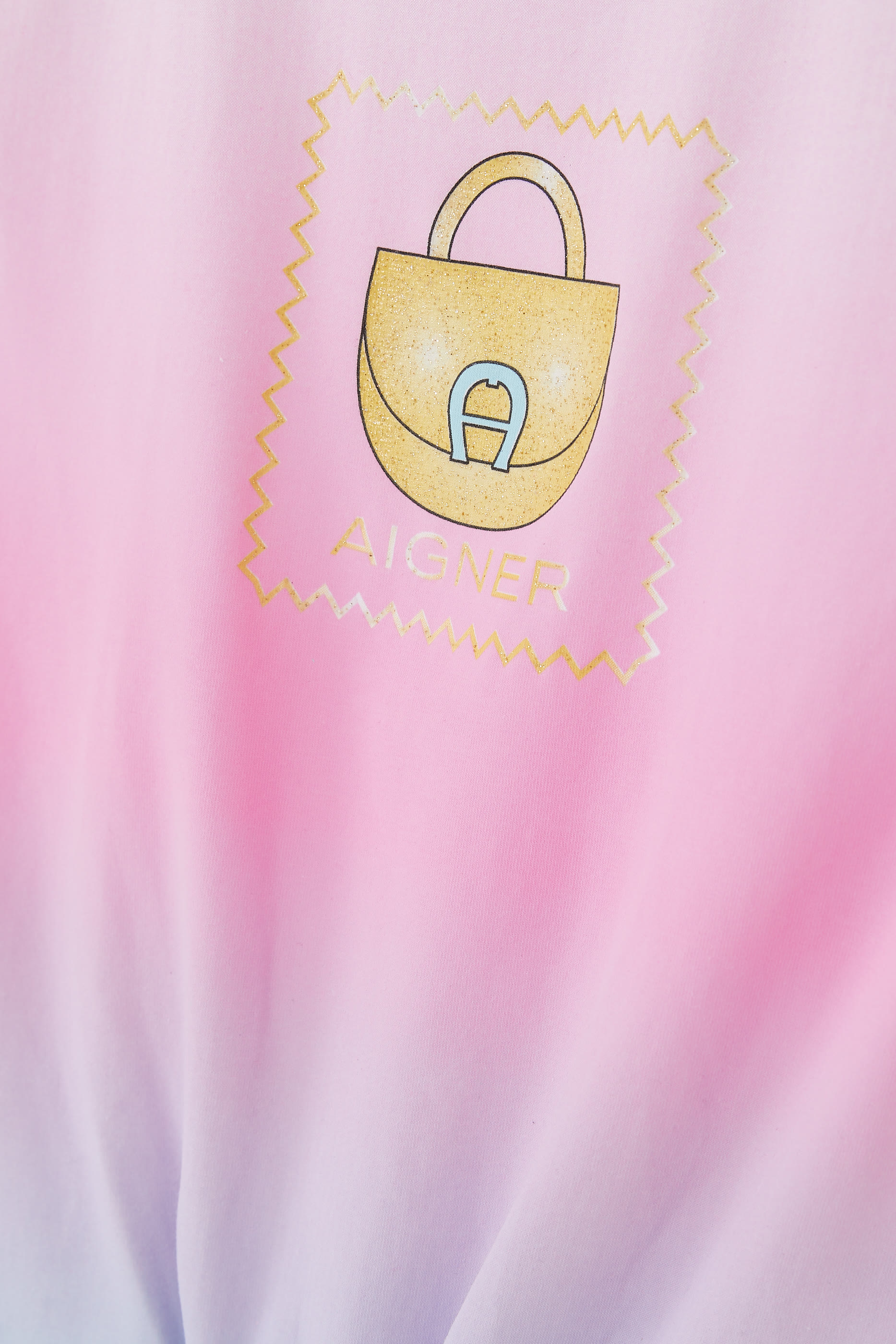 تيشيرت بطبعات شعار الماركة للأطفال