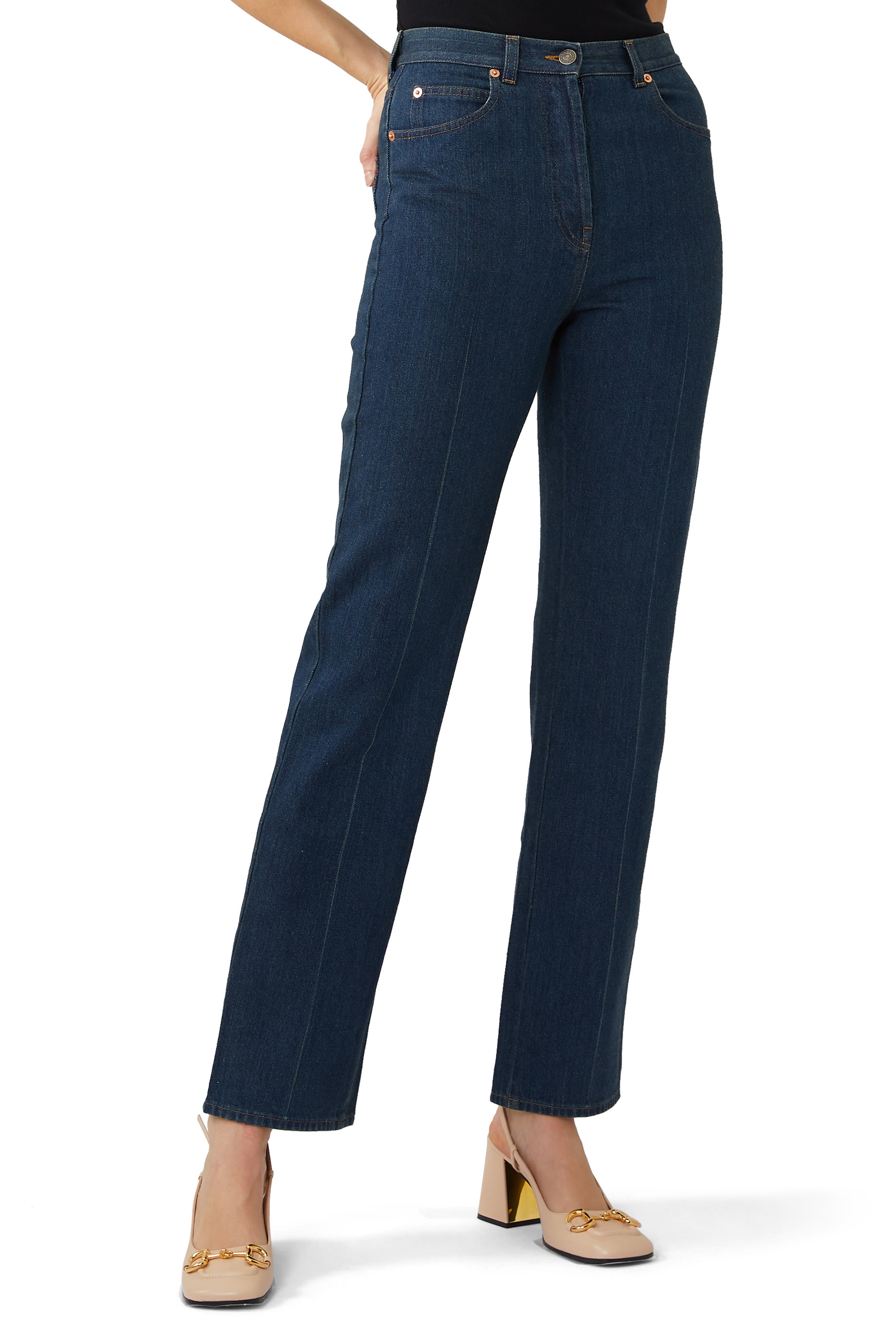 بنطال جينز بشعار الماركة وحلي لجام حصان