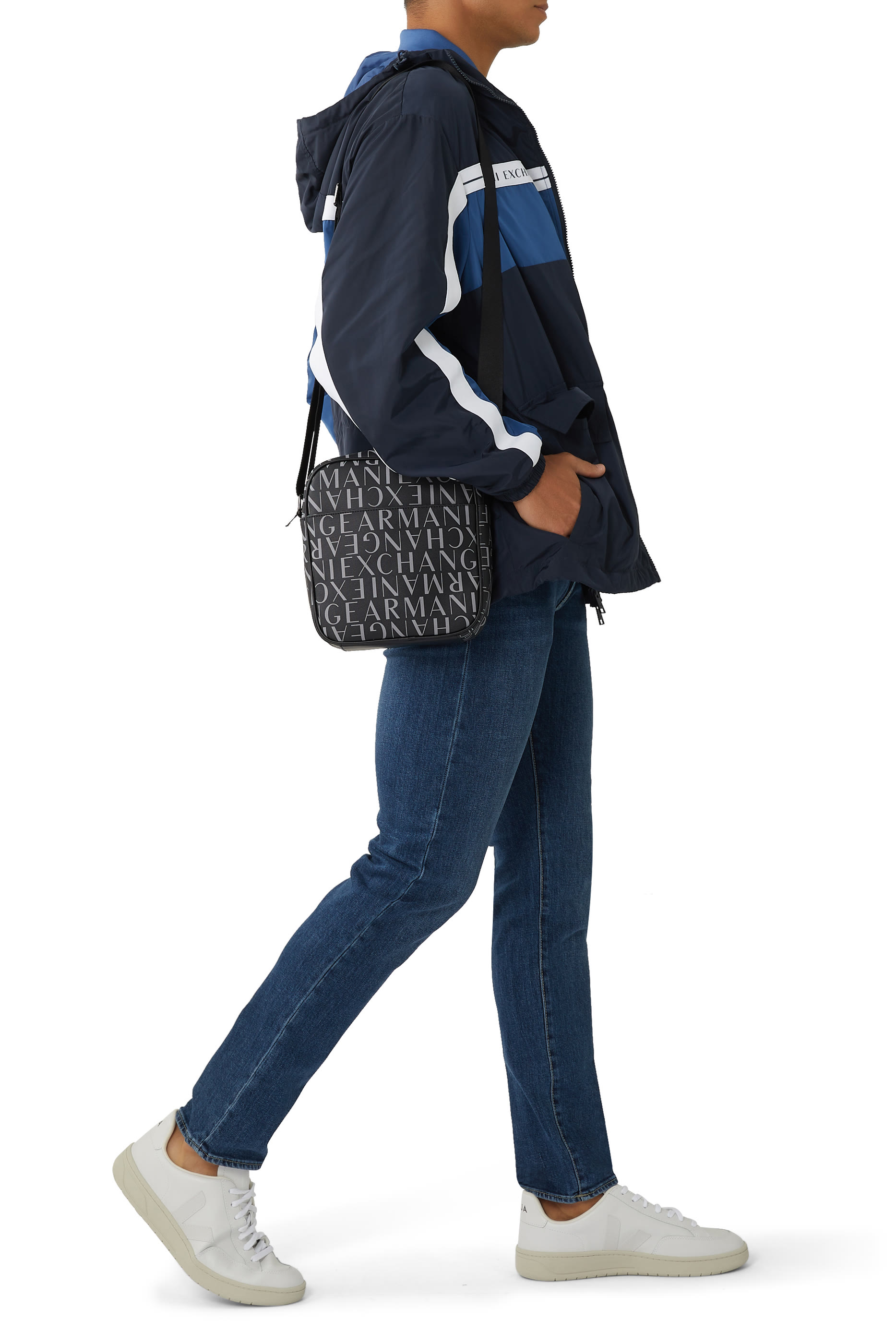 بنطال جينز بقصة ضيقة