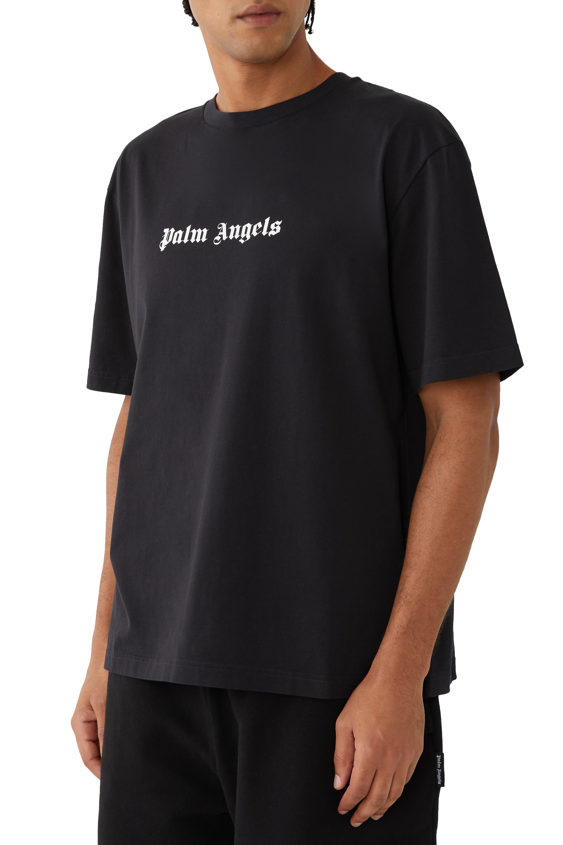 تيشيرت بقصة ضيقة كلاسيكية وشعار الماركة