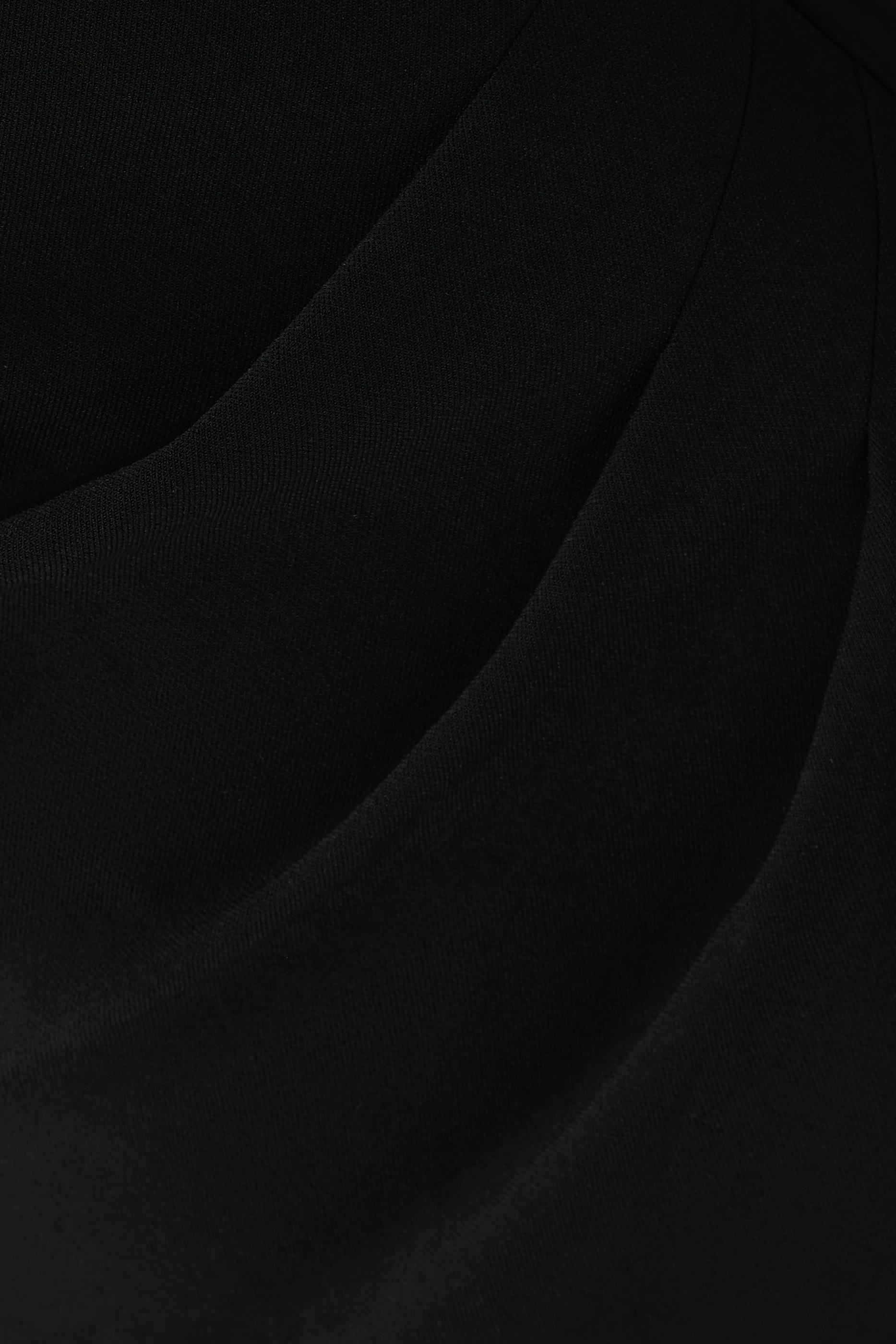 فستان بياقة على شكل حرف V