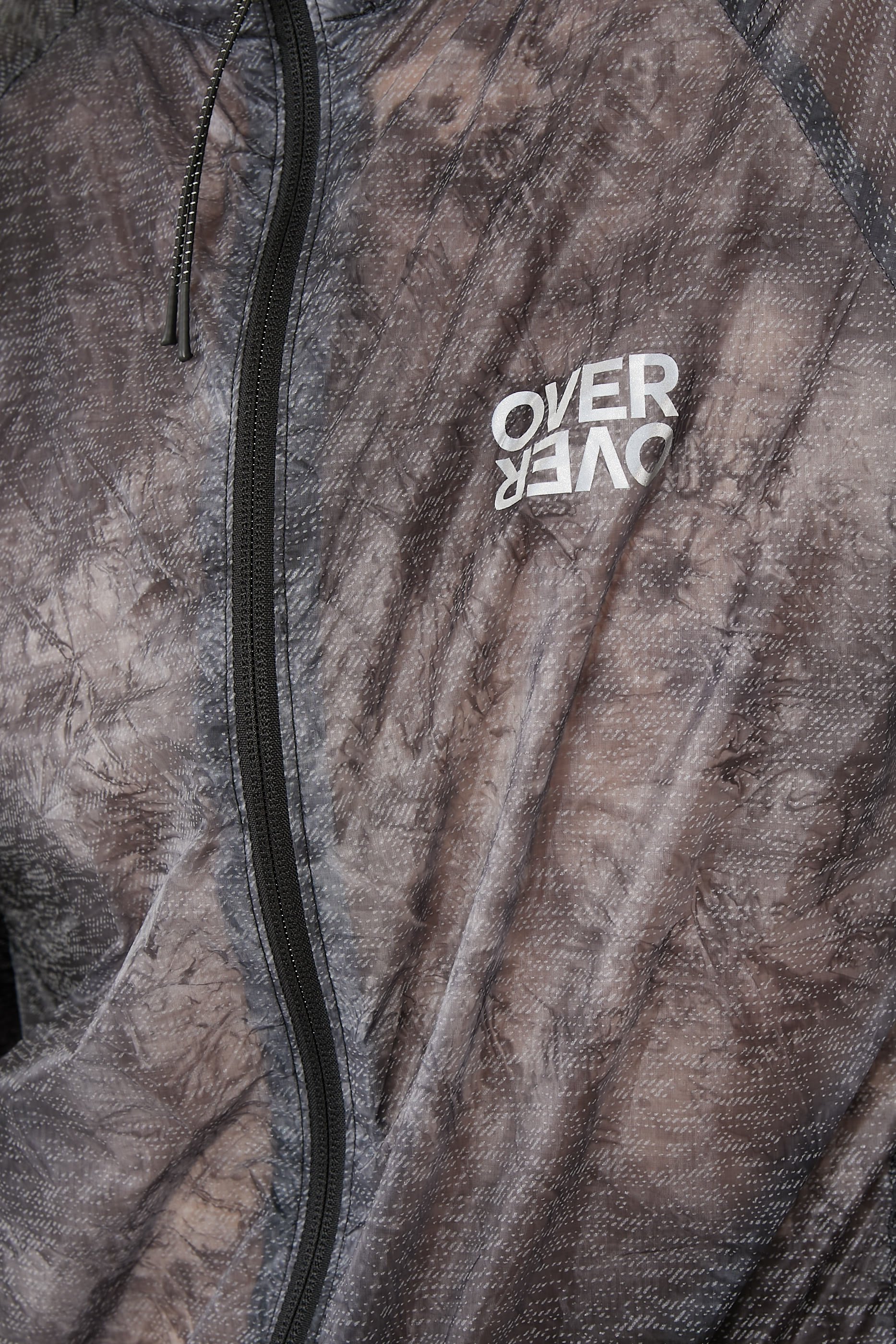 جاكيت رياضي مقاوم للأمطار