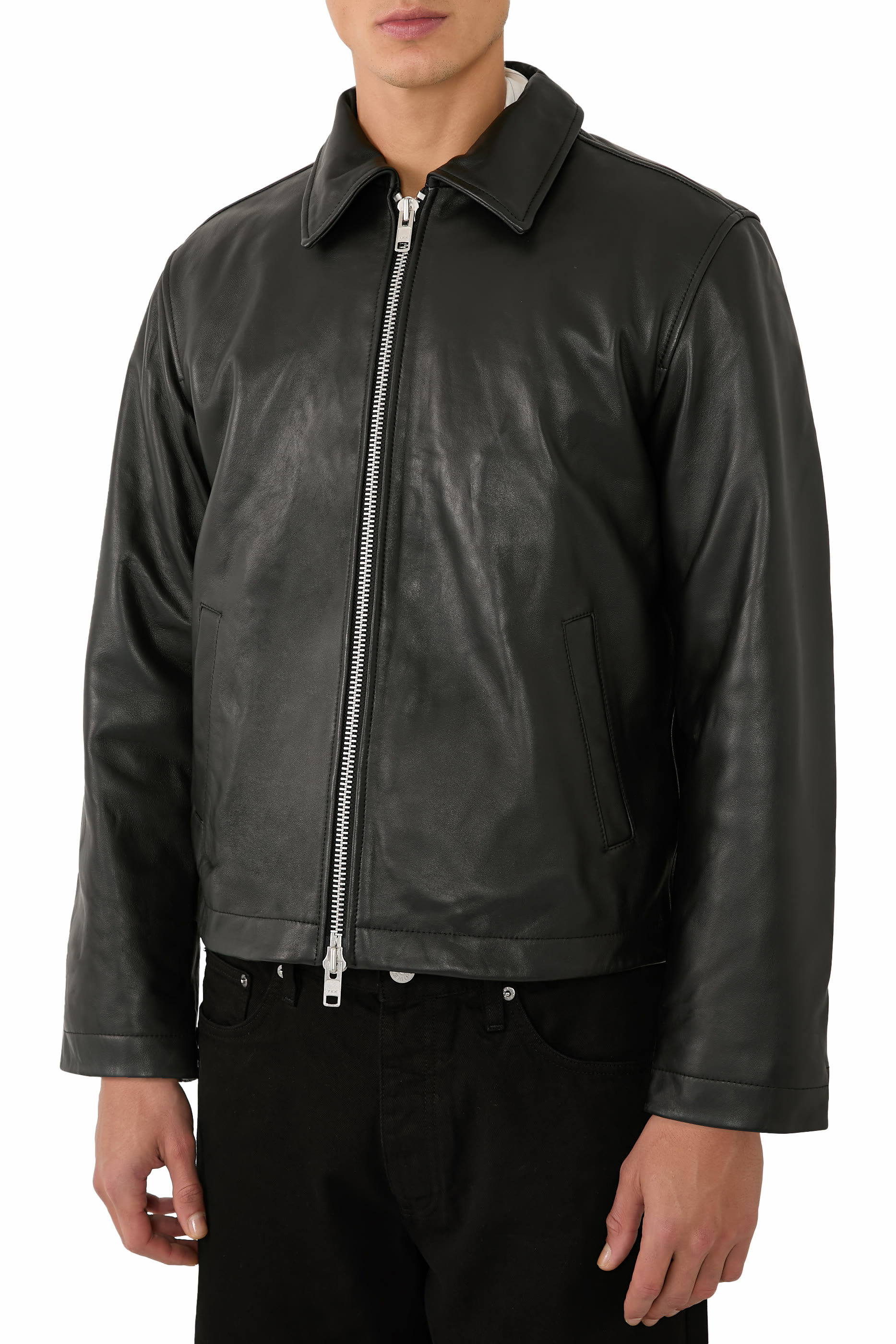 جاكيت جلد قصيرة