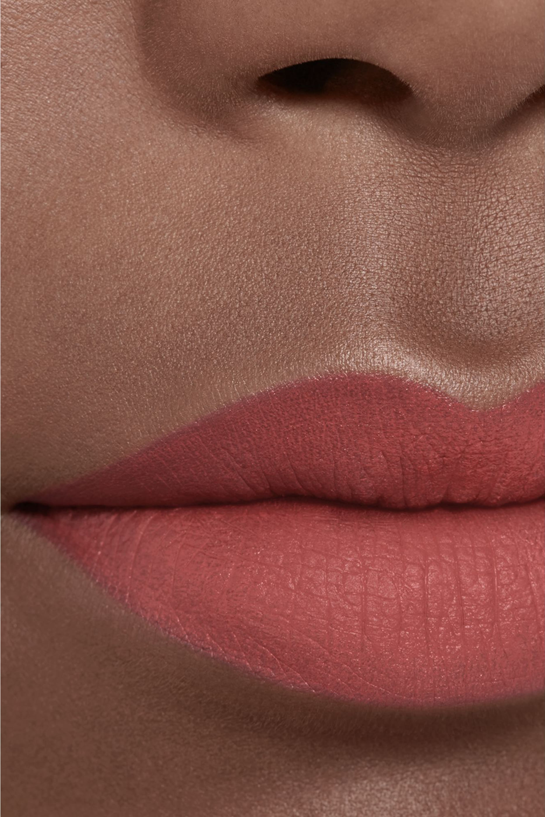 احمر شفاه Chanel Rouge Allure Liquid Velvet Ultrawear Intense مات سائل