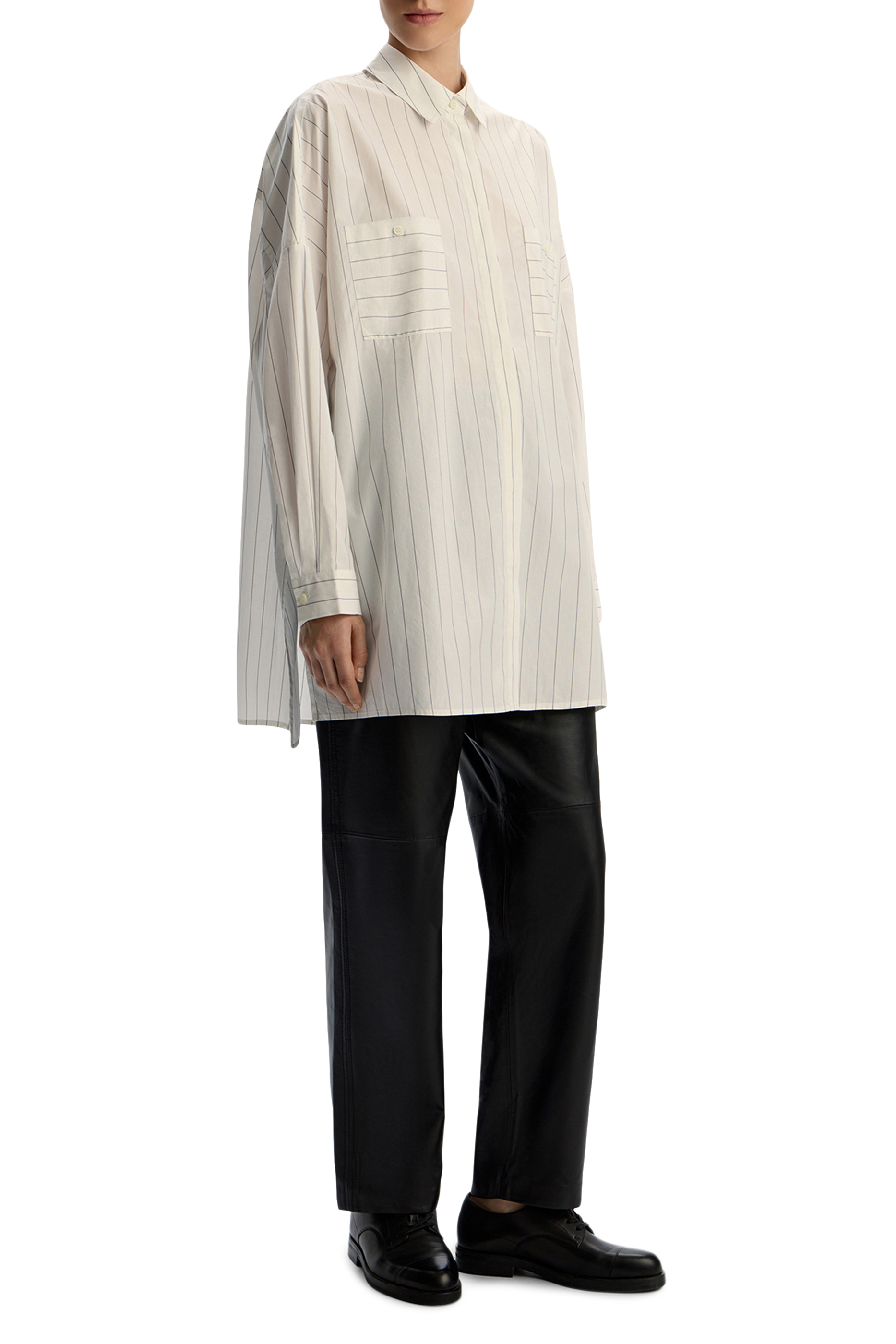 قميص مخطط بأكمام طويلة