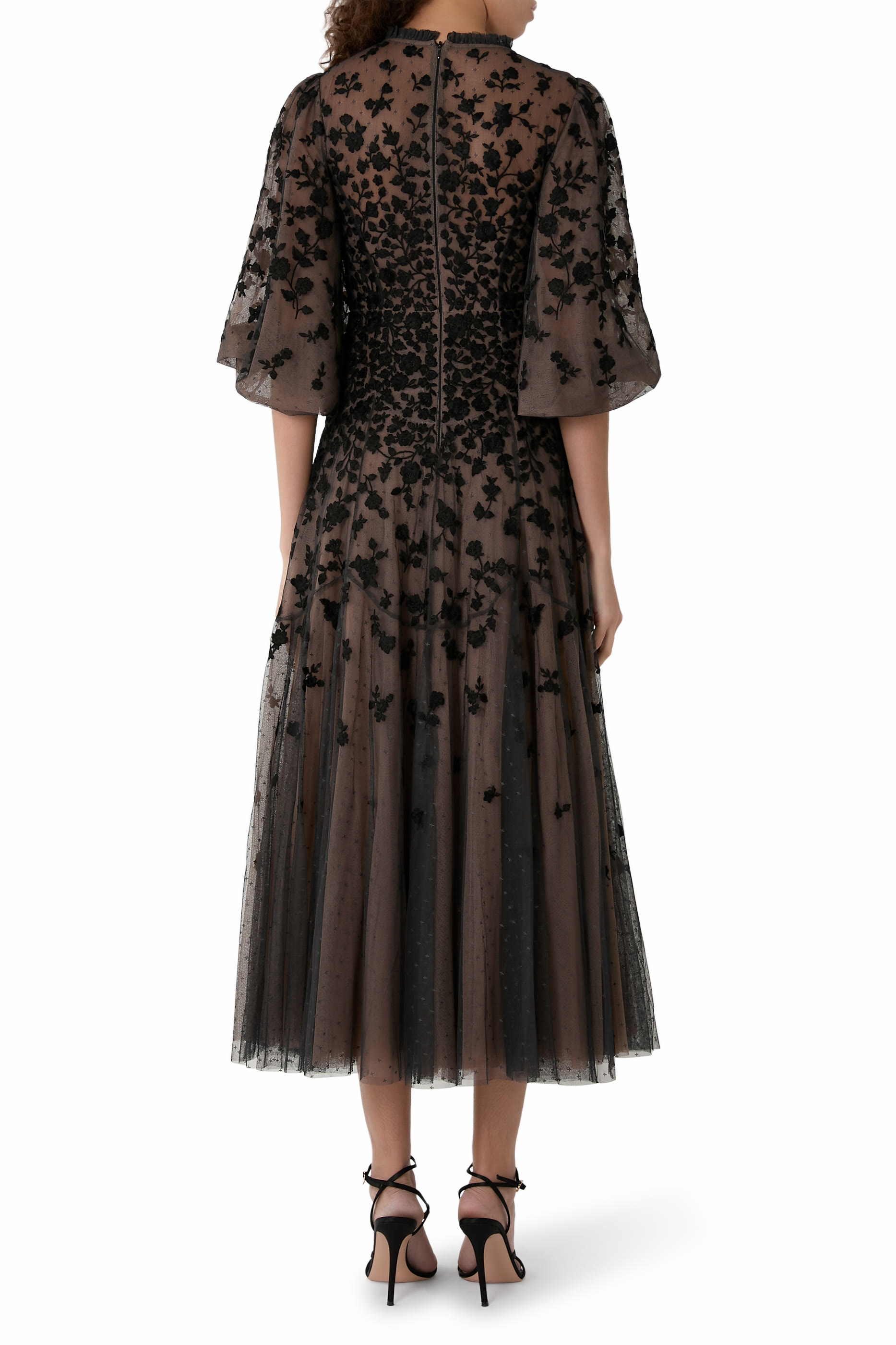 فستان سهرة سيلفيا بطول الكاحل بياقة مستديرة ونقشة ورود