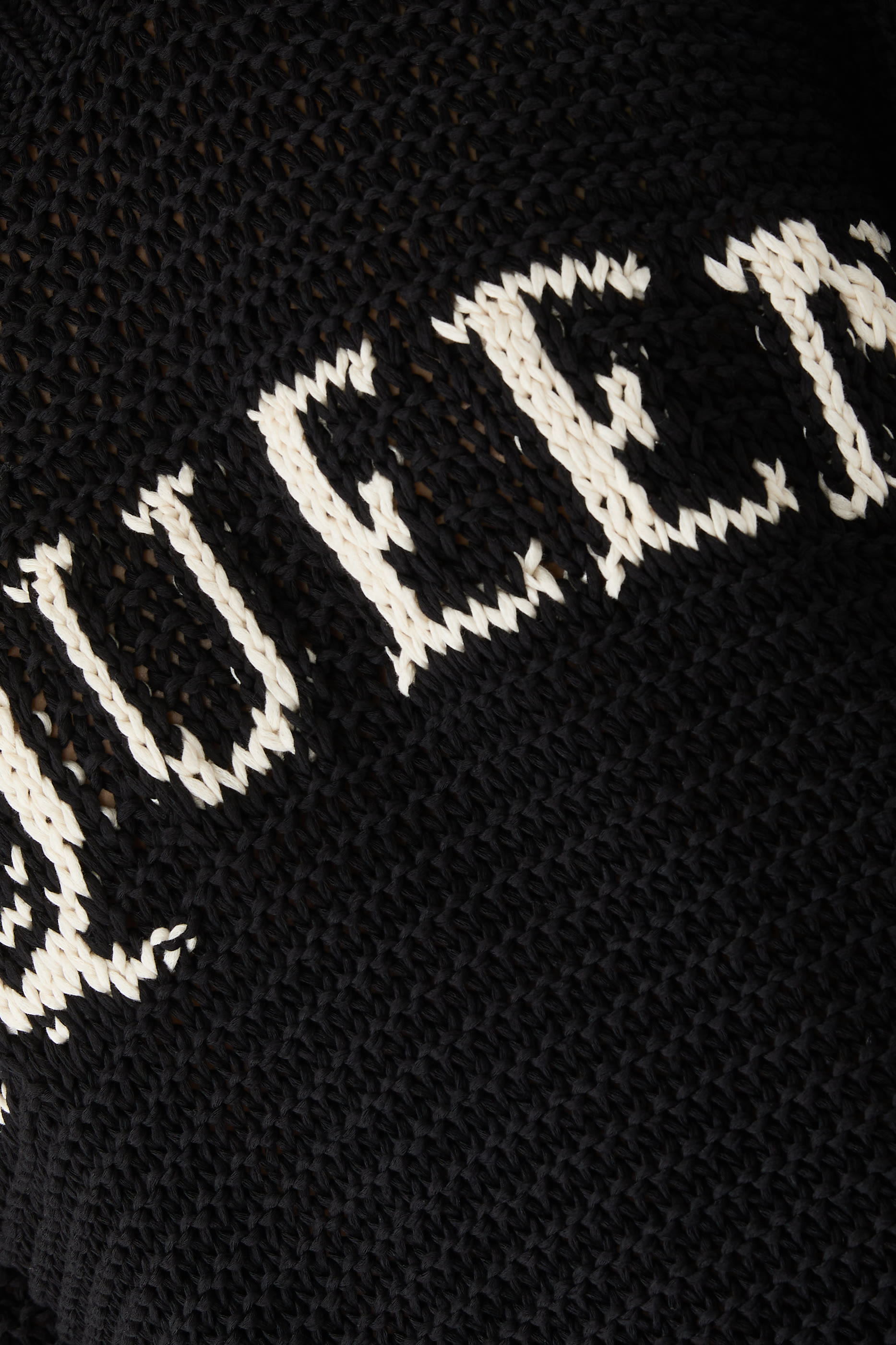 سترة بارزة الملمس بشعار الماركة