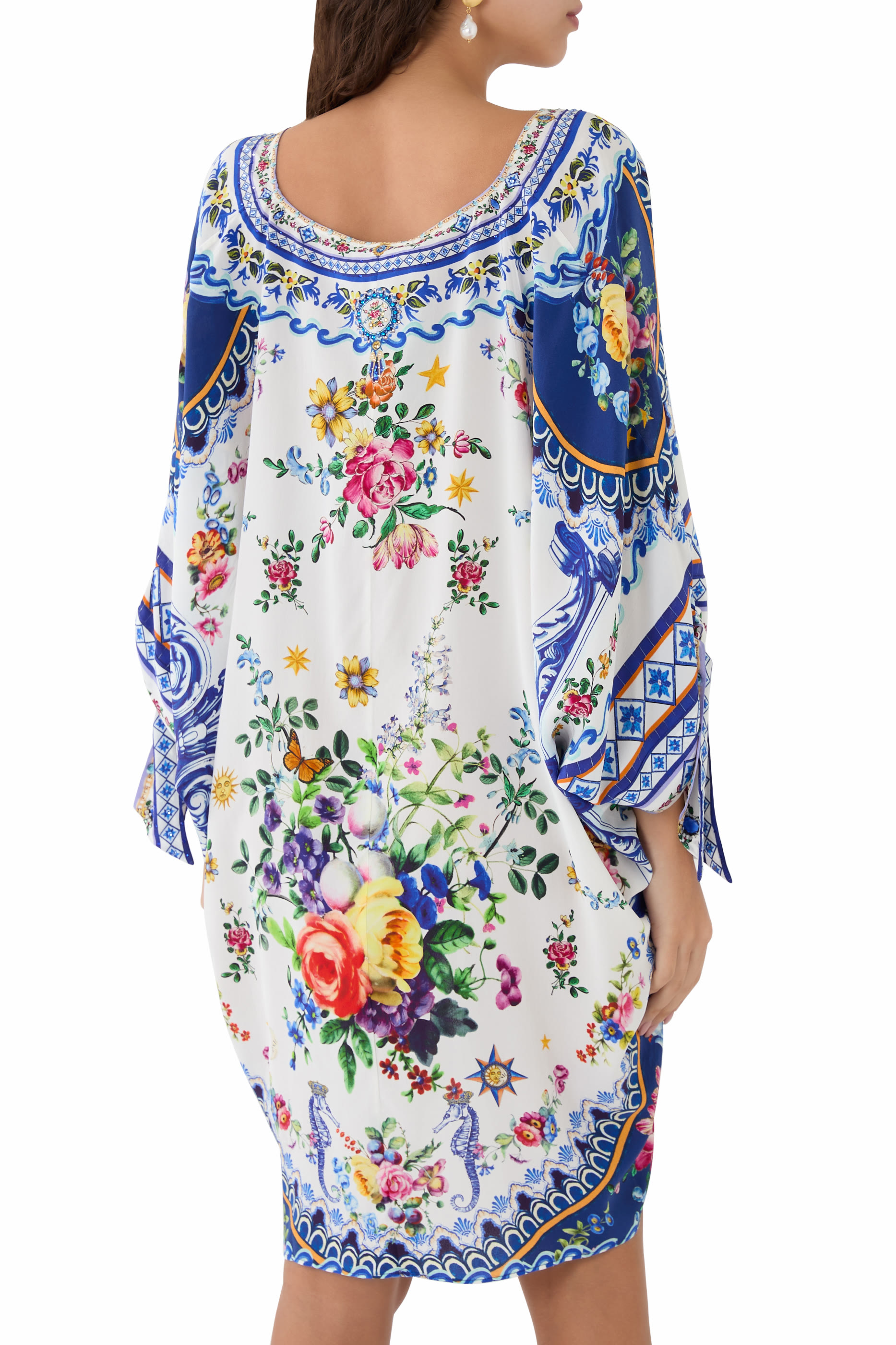 قفطان بياقة V وأكمام قصيرة ورباط