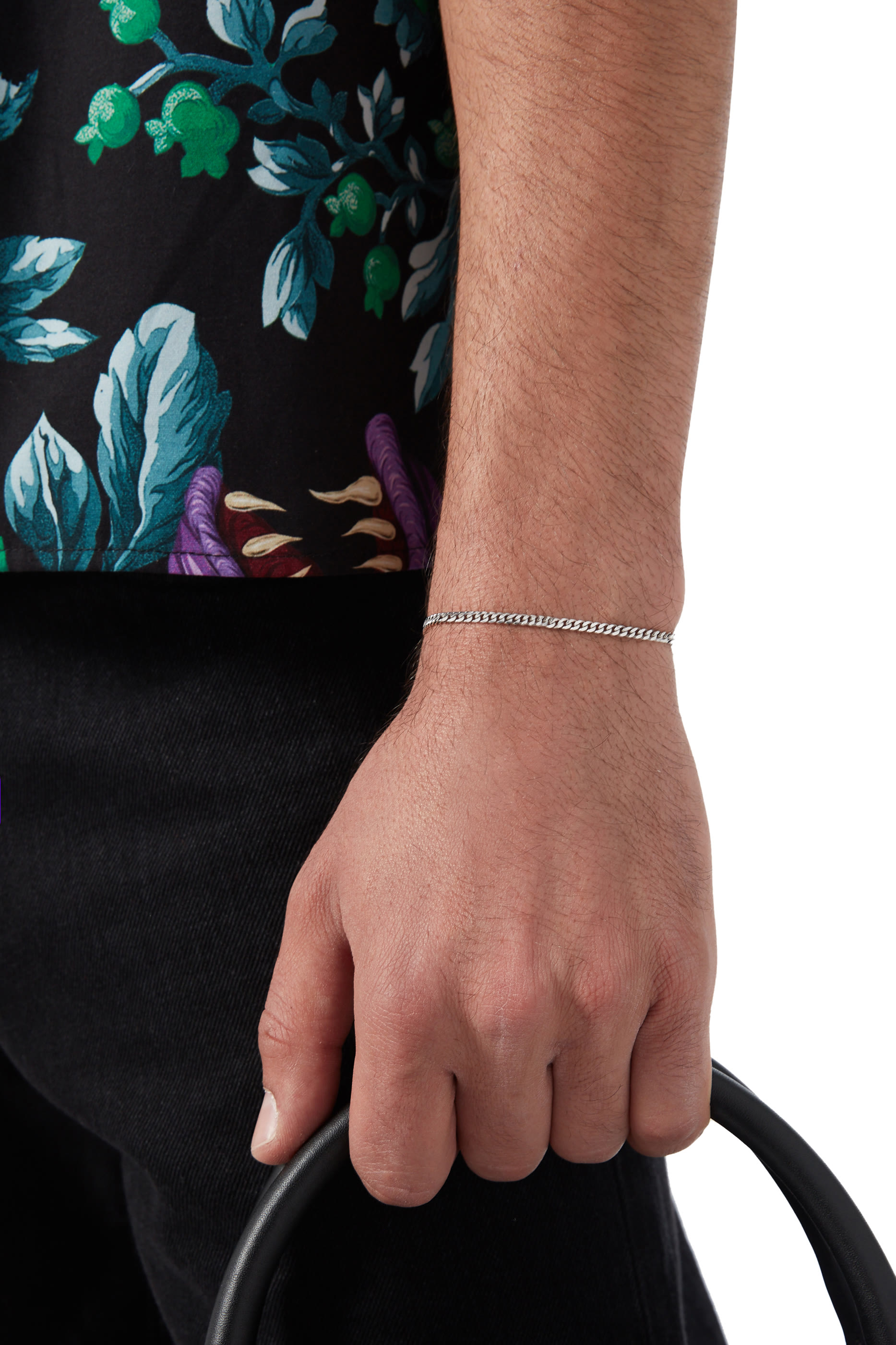 سوار كيرب بقفل على شكل حرف M