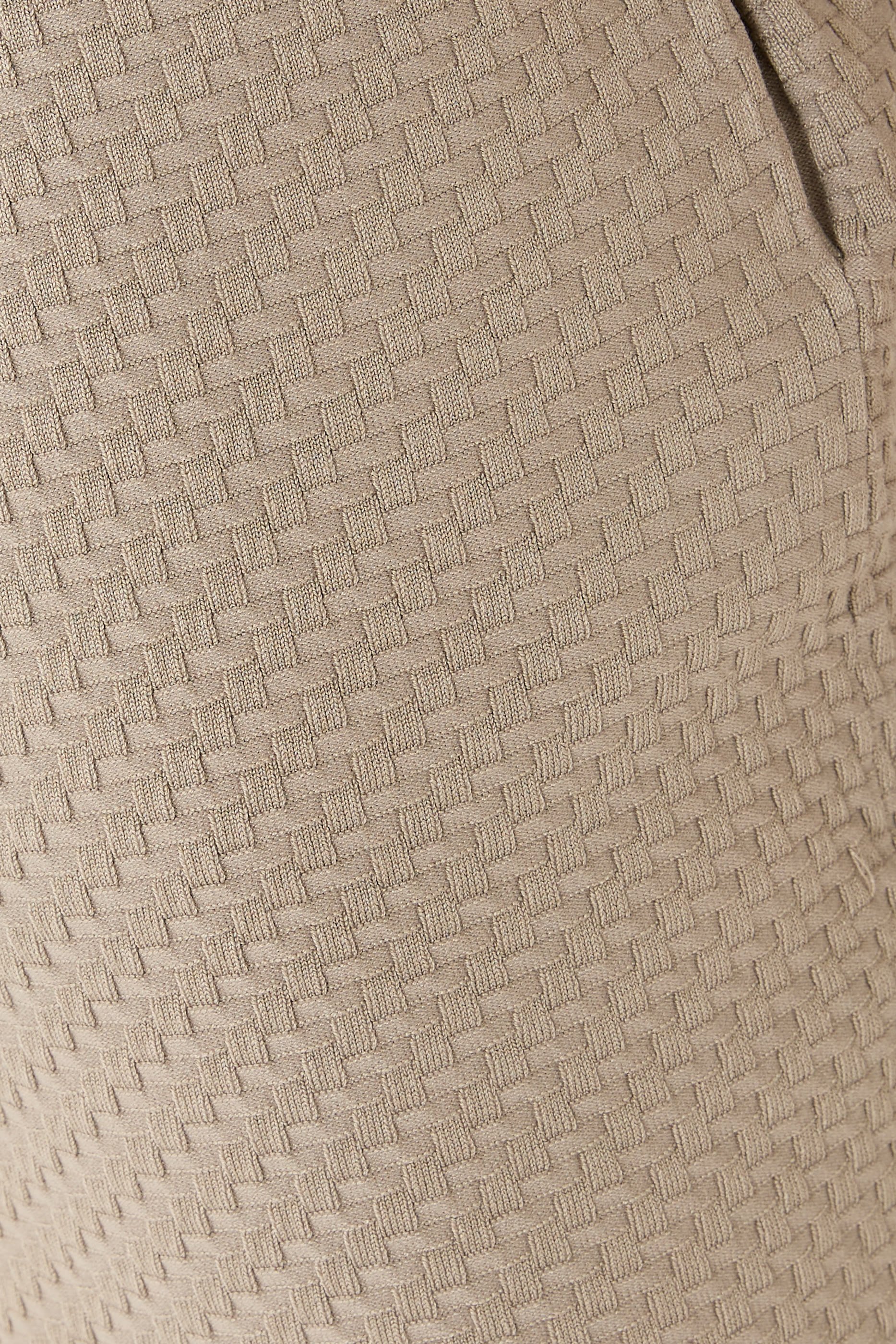 شورت منسوج بخصر مطاطي 