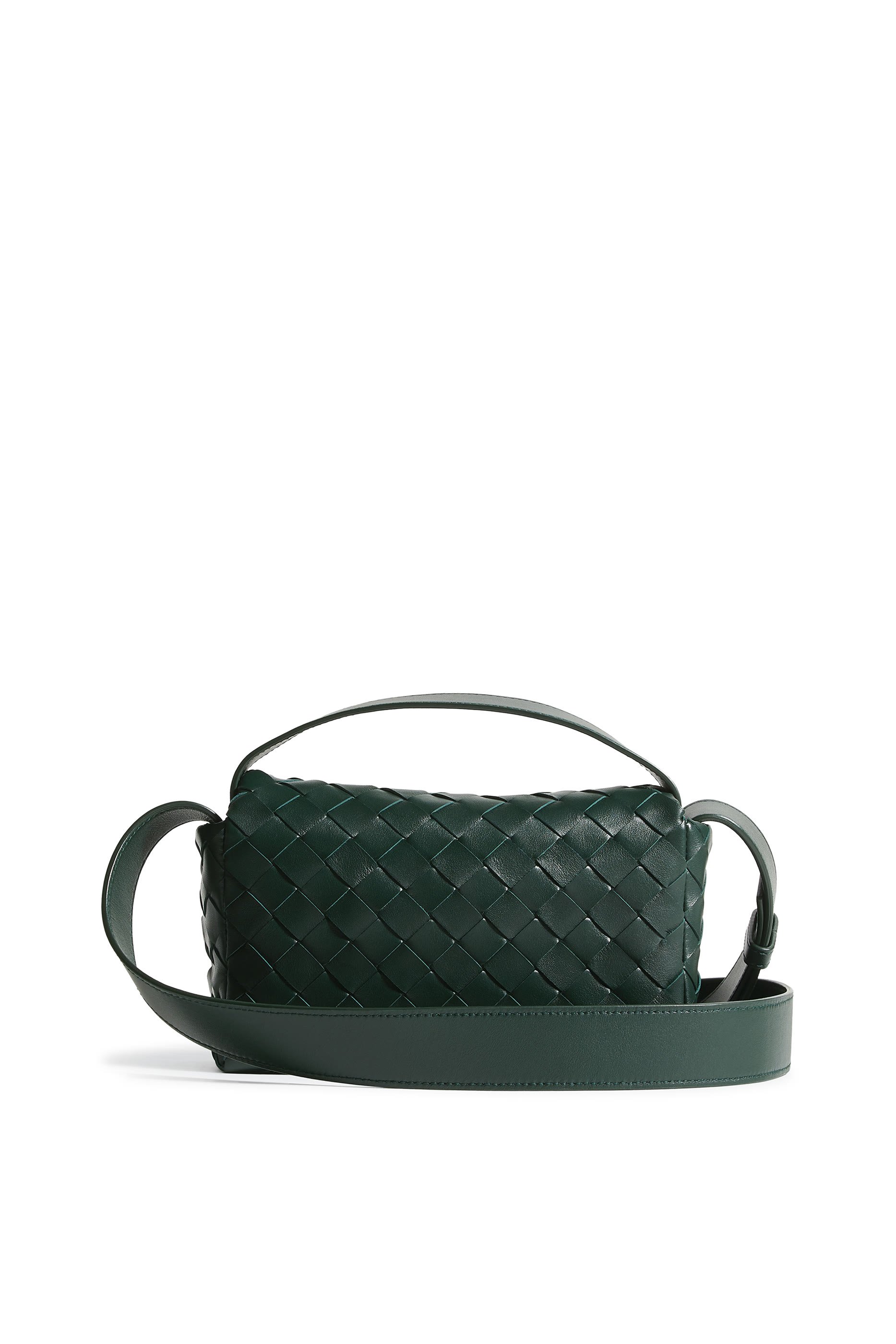 حقيبة صغيرة بغطاء قلاب بتصميم مجدول