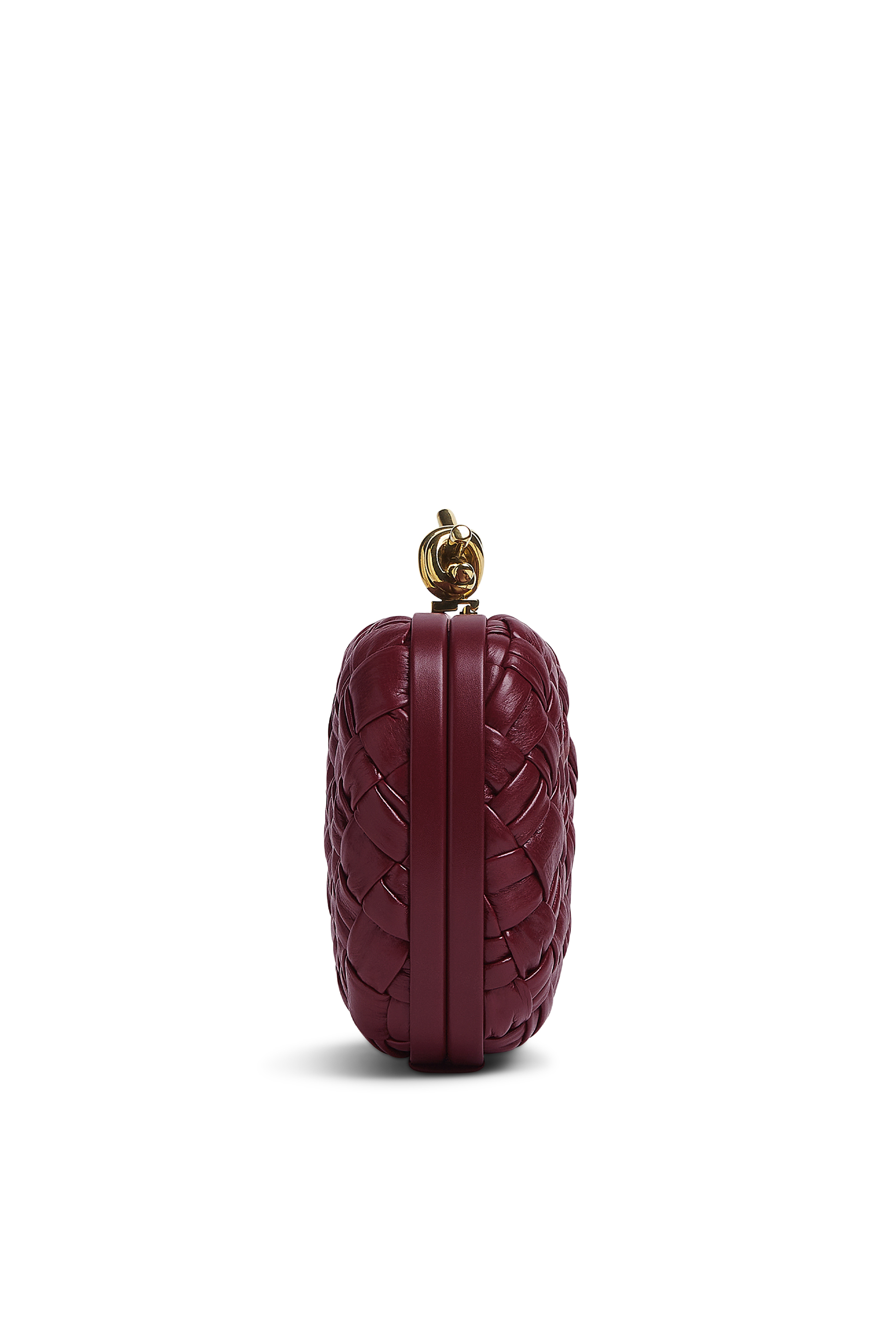 كلاتش مزين بعقدة جلد