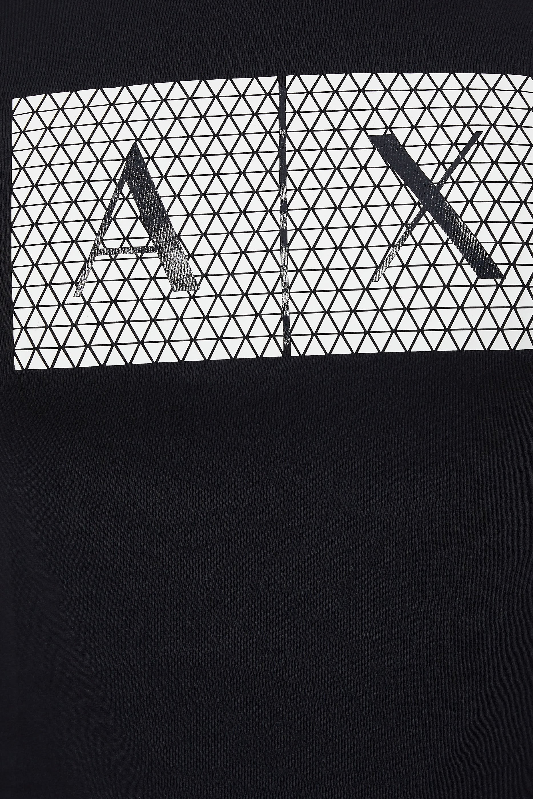 تيشيرت بطبعة شعار الماركة بنقشة مثلثات