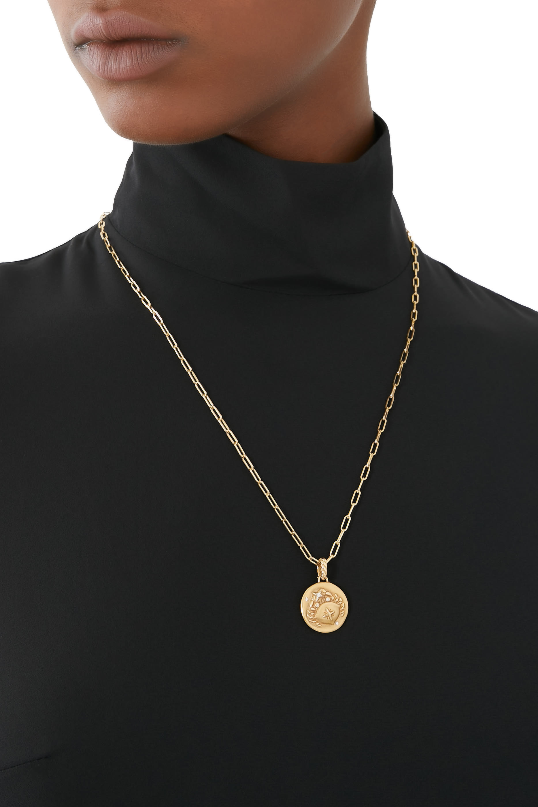 دلاية بتصميم شعار برج السرطان مرصعة بالماس ذهب أصفر عيار 18